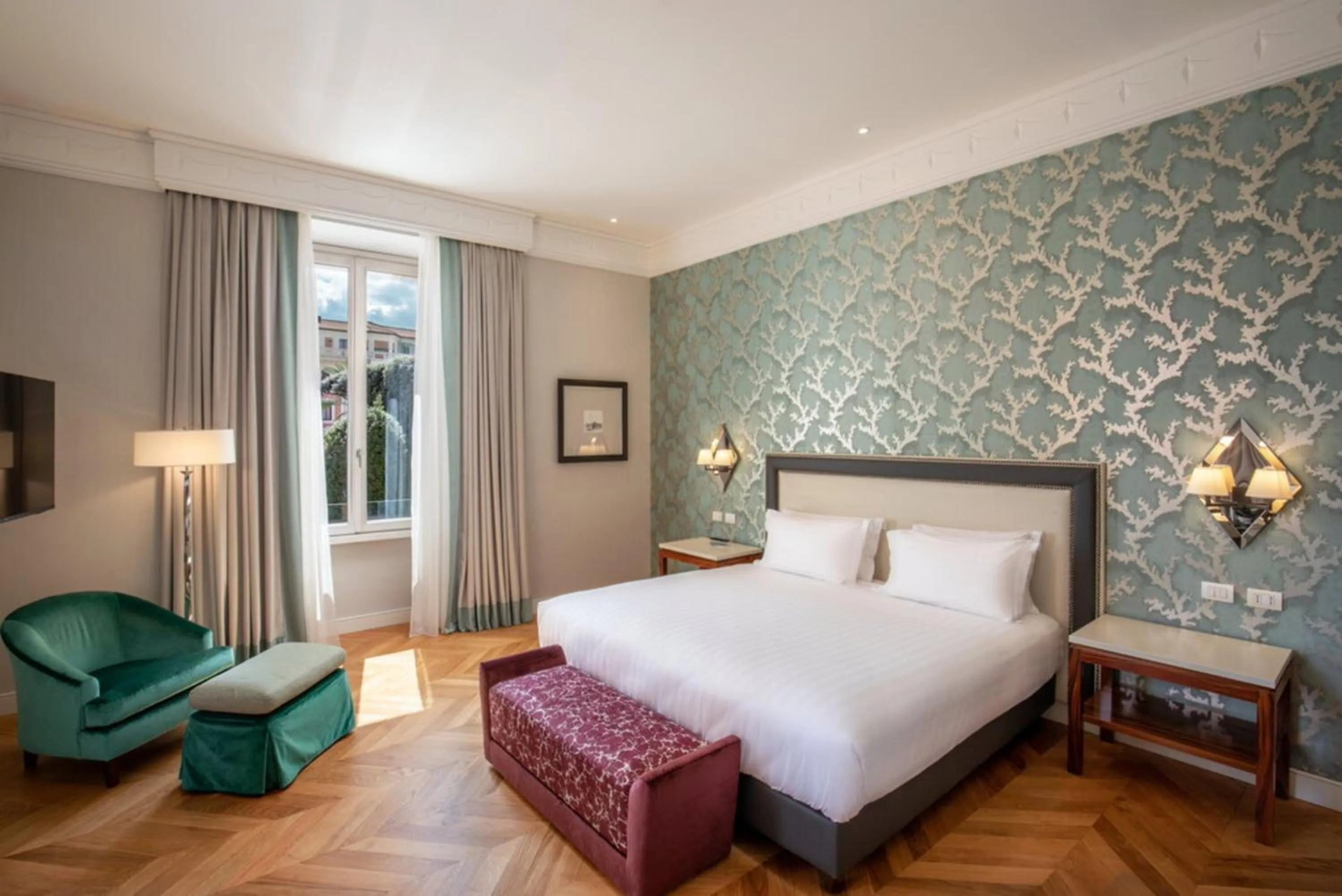 Bed in Rose Garden Palace Roma by OMNIA hotels