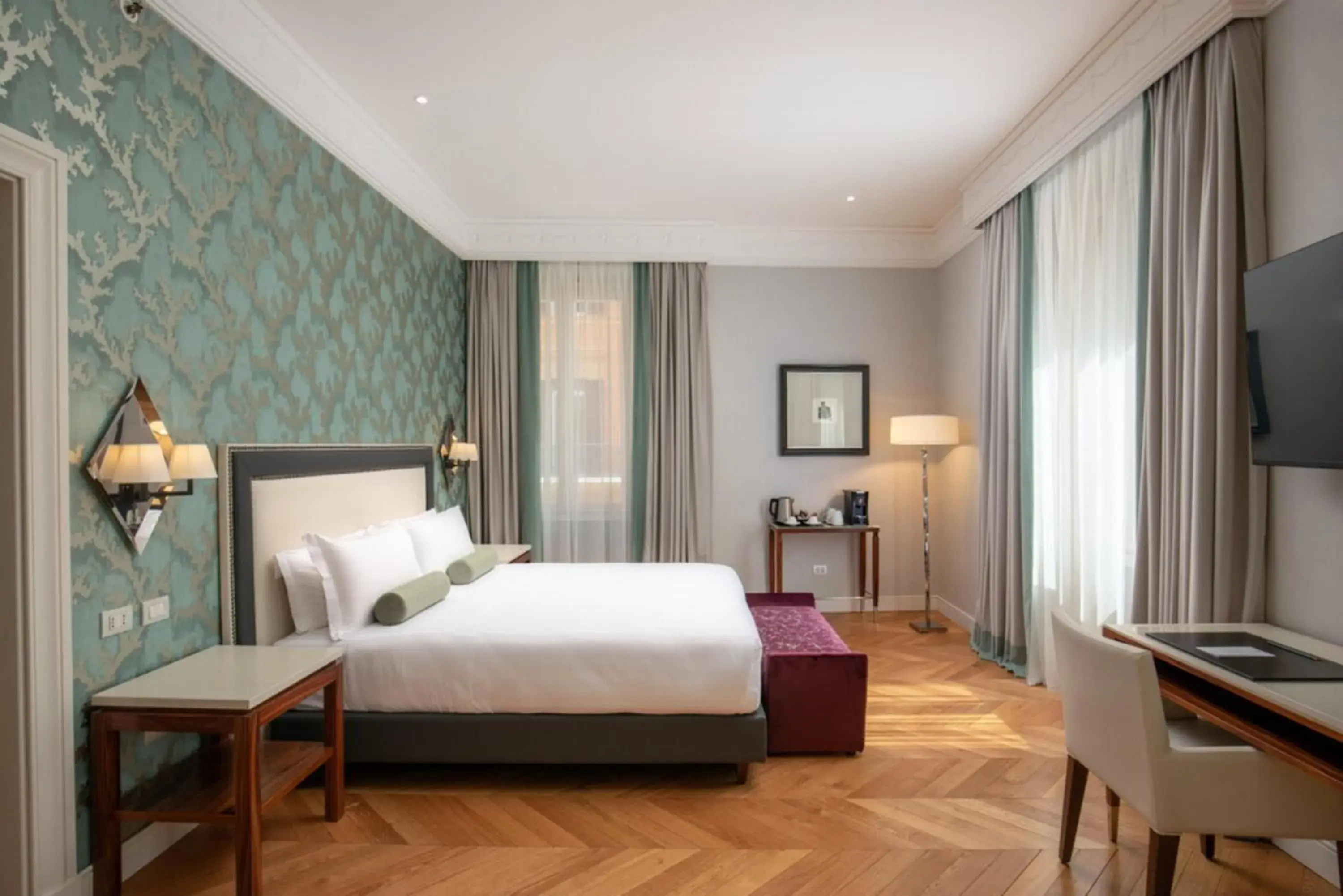 One-Bedroom Suite in Rose Garden Palace Roma by OMNIA hotels One-Bedroom Suite in Rose Garden Palace Roma by OMNIA hotels
