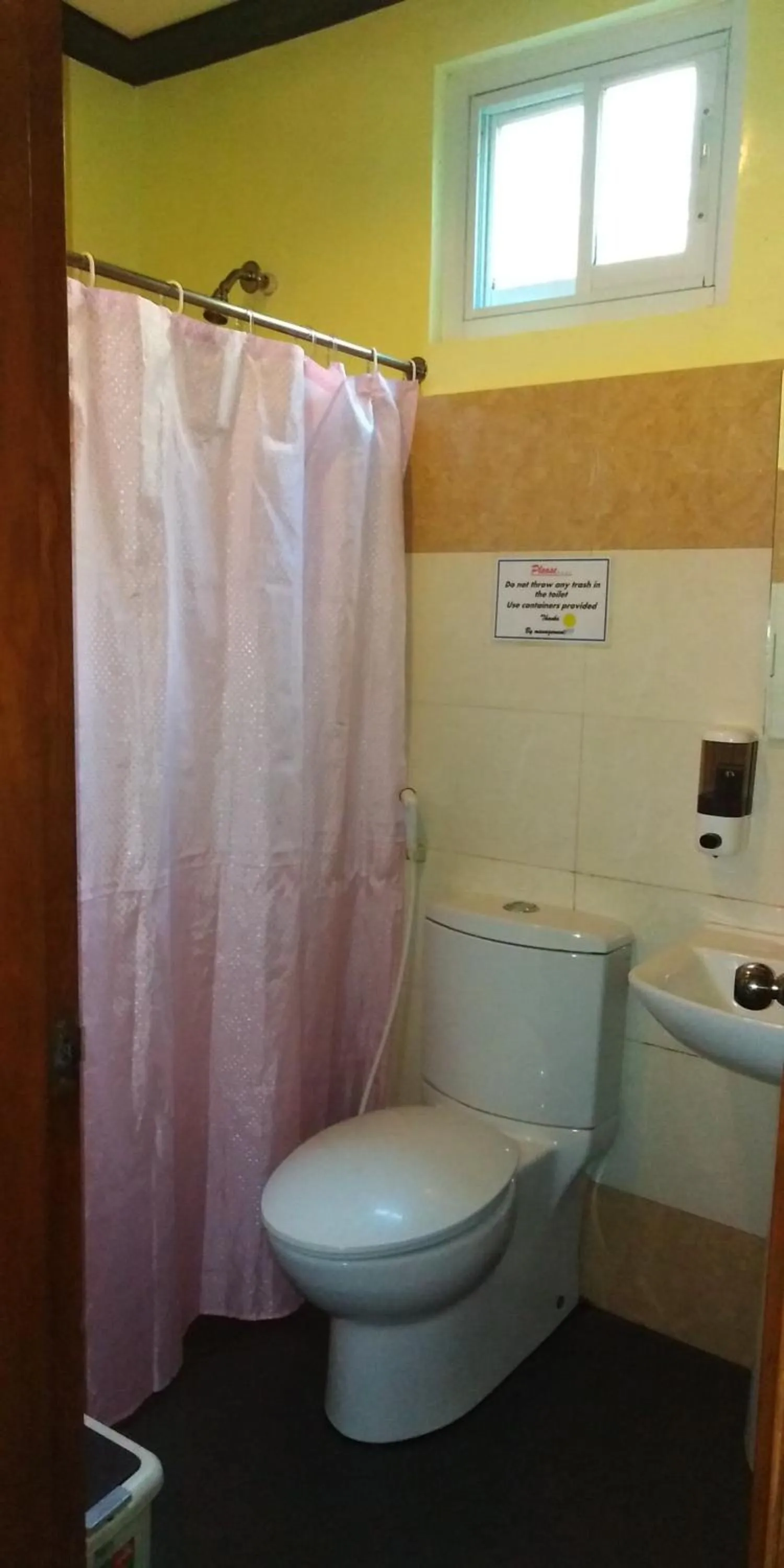 Bathroom in OYO 938 Citrine Travel Lodge