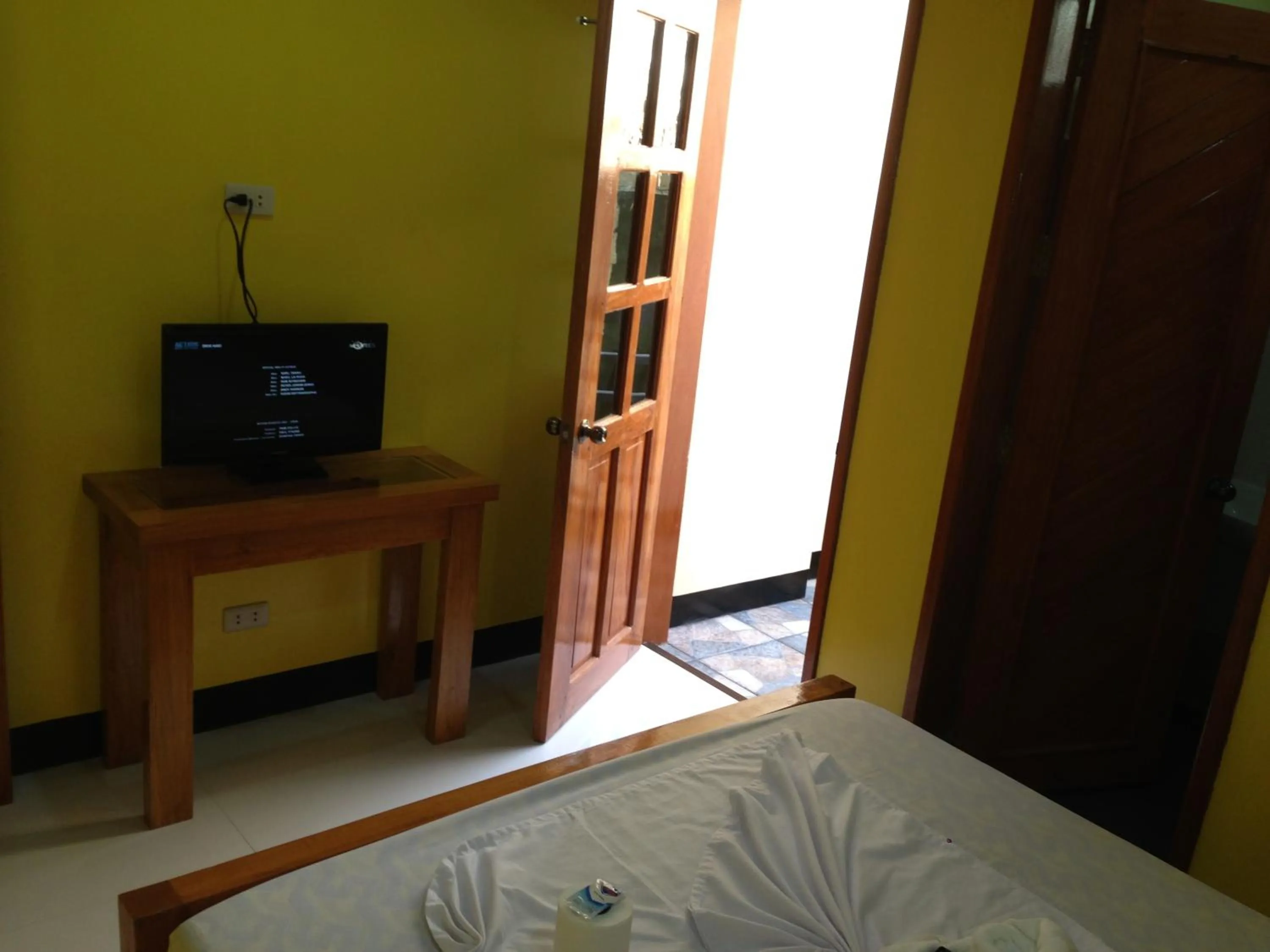 Decorative detail, TV/Entertainment Center in OYO 938 Citrine Travel Lodge