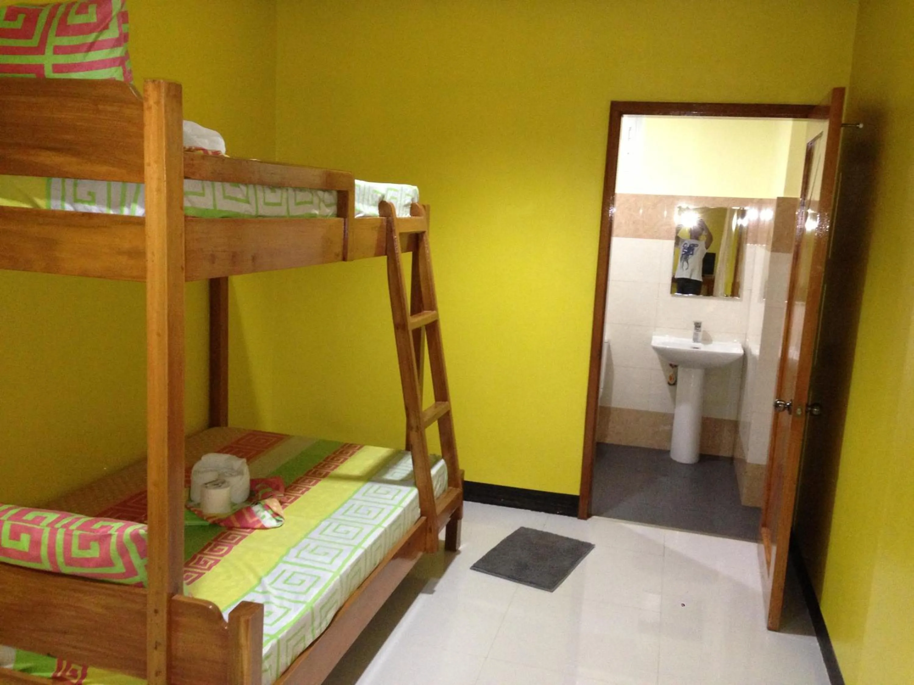 Photo of the whole room, Bunk Bed in OYO 938 Citrine Travel Lodge