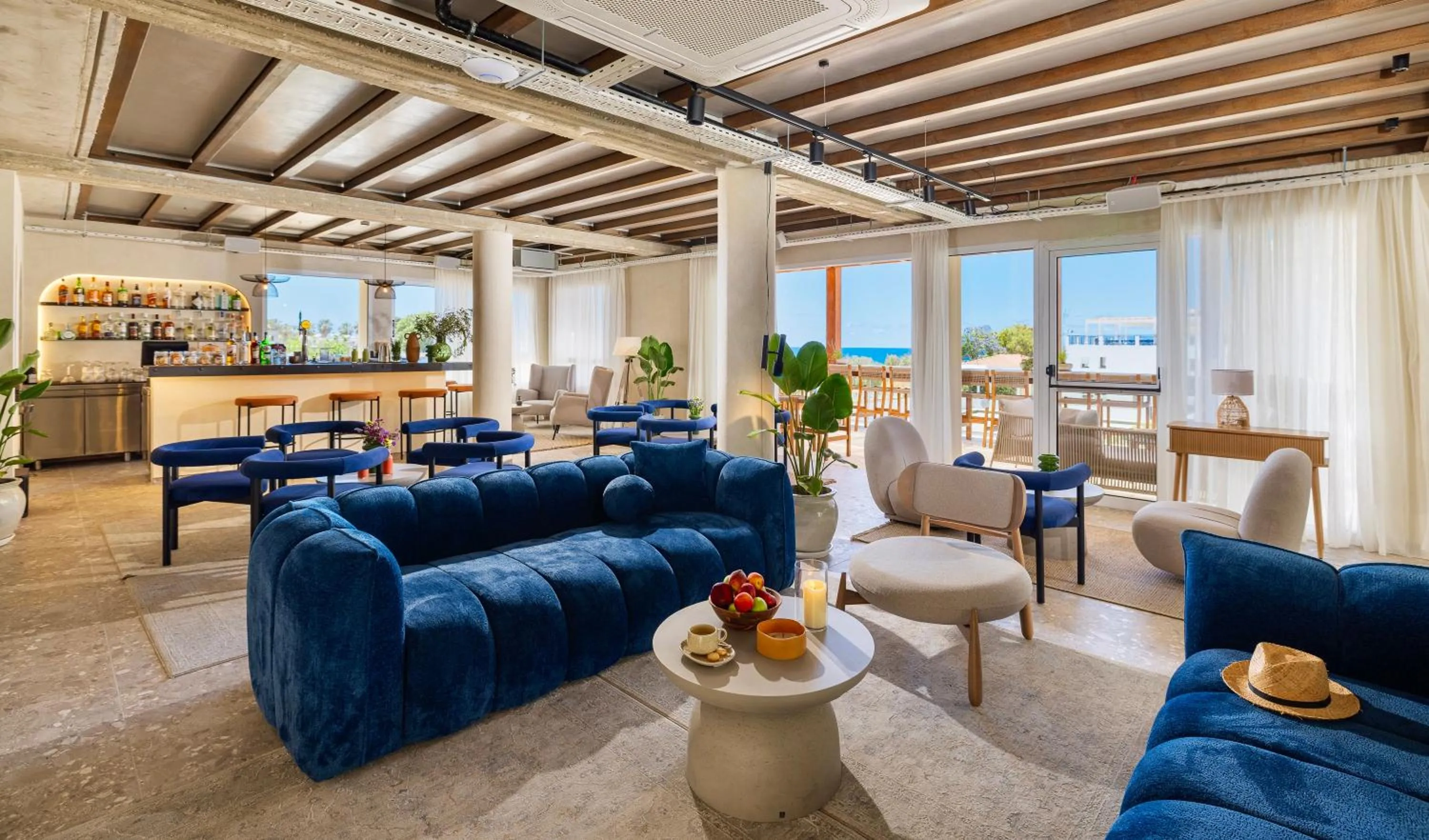 Lounge or bar in WellClub Resort - Wellness & SeaView Suites