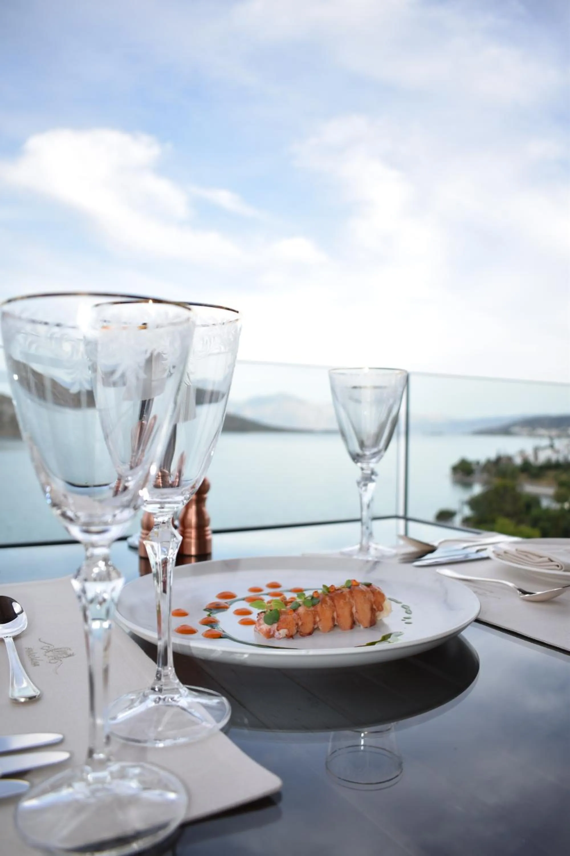 Food and drinks in Royal Marmin Bay Boutique & Art Hotel