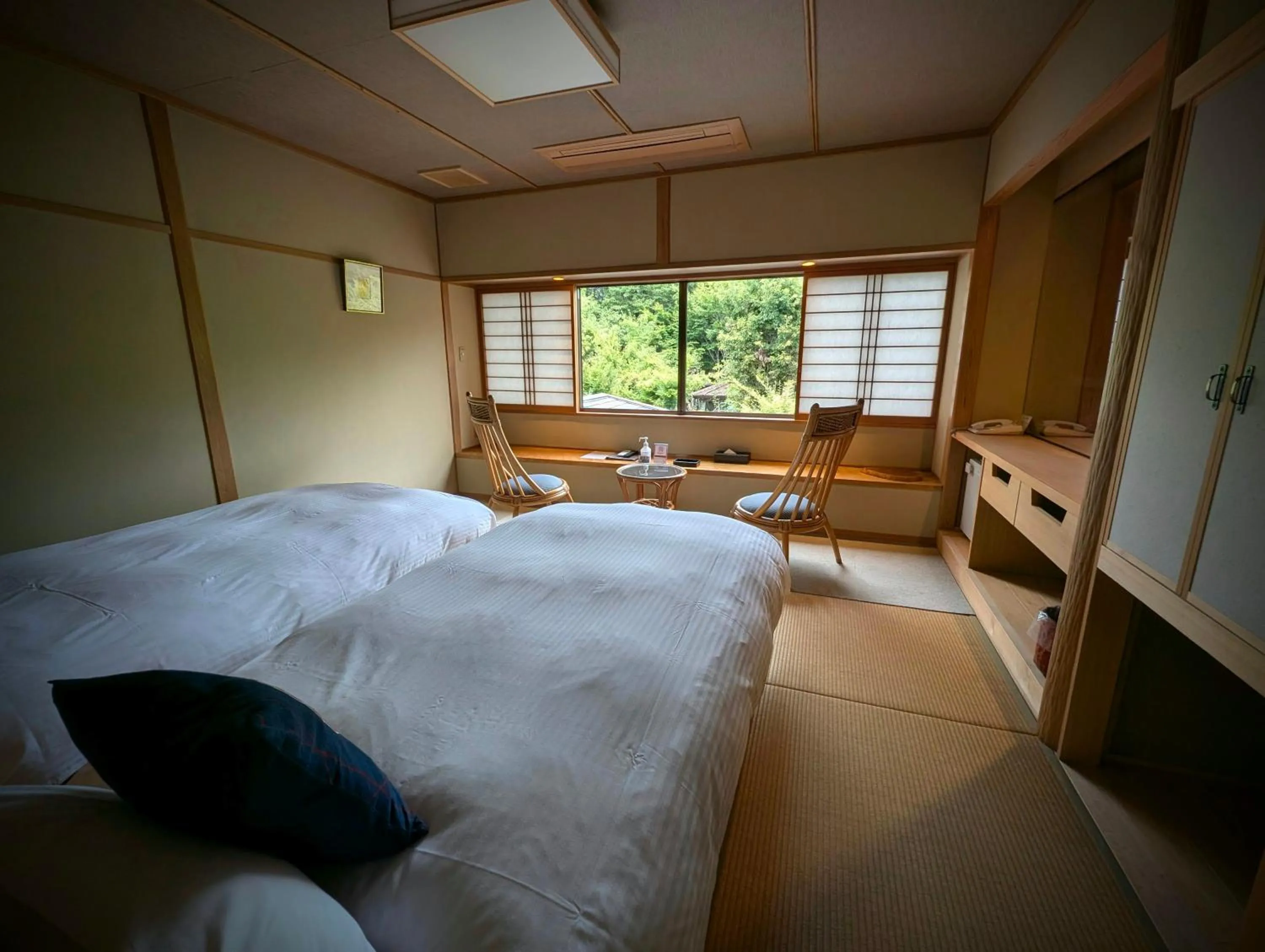 Photo of the whole room, Bed in Ryoso Yufuin Yamadaya
