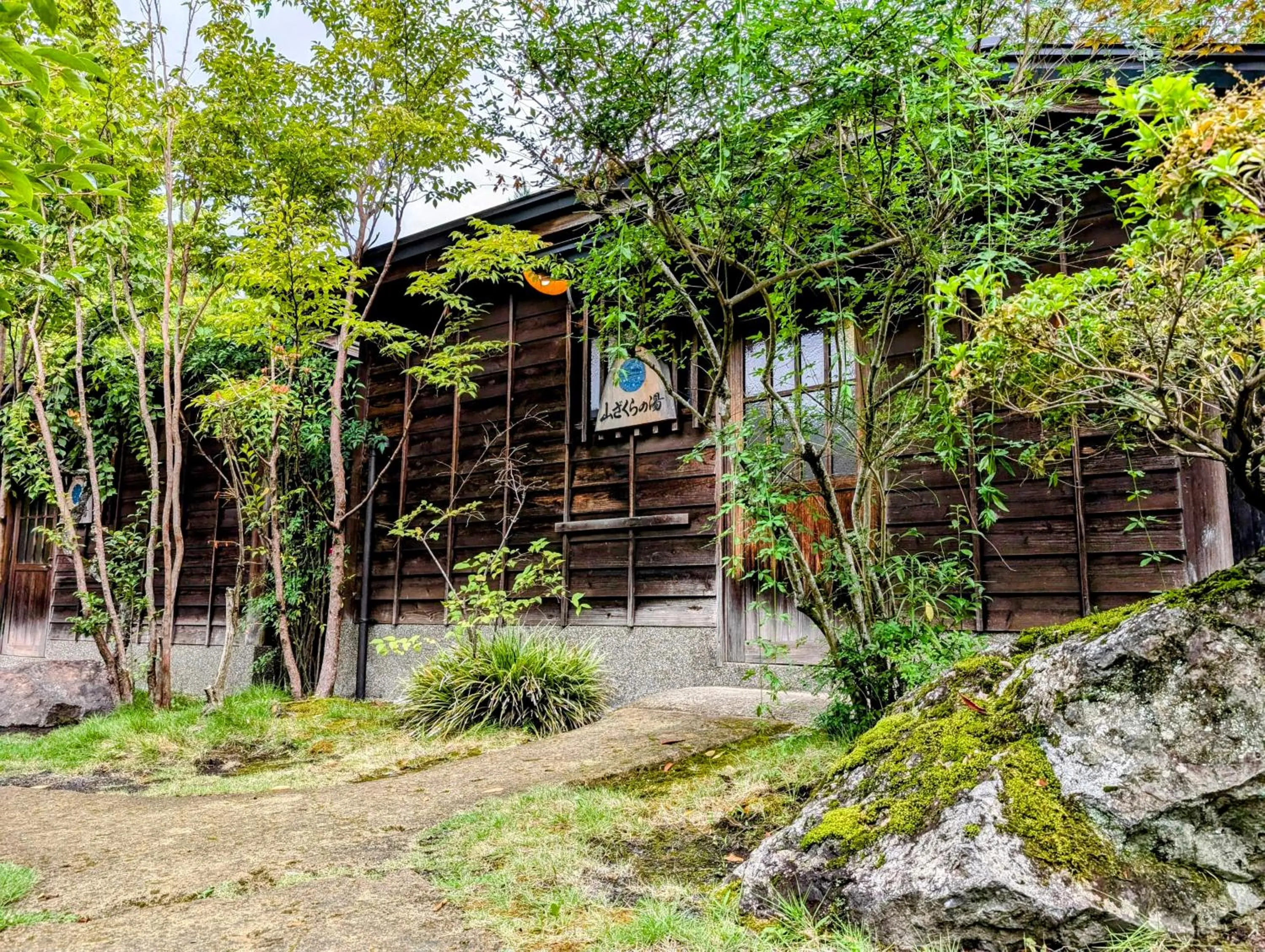 Hot Spring Bath in Ryoso Yufuin Yamadaya