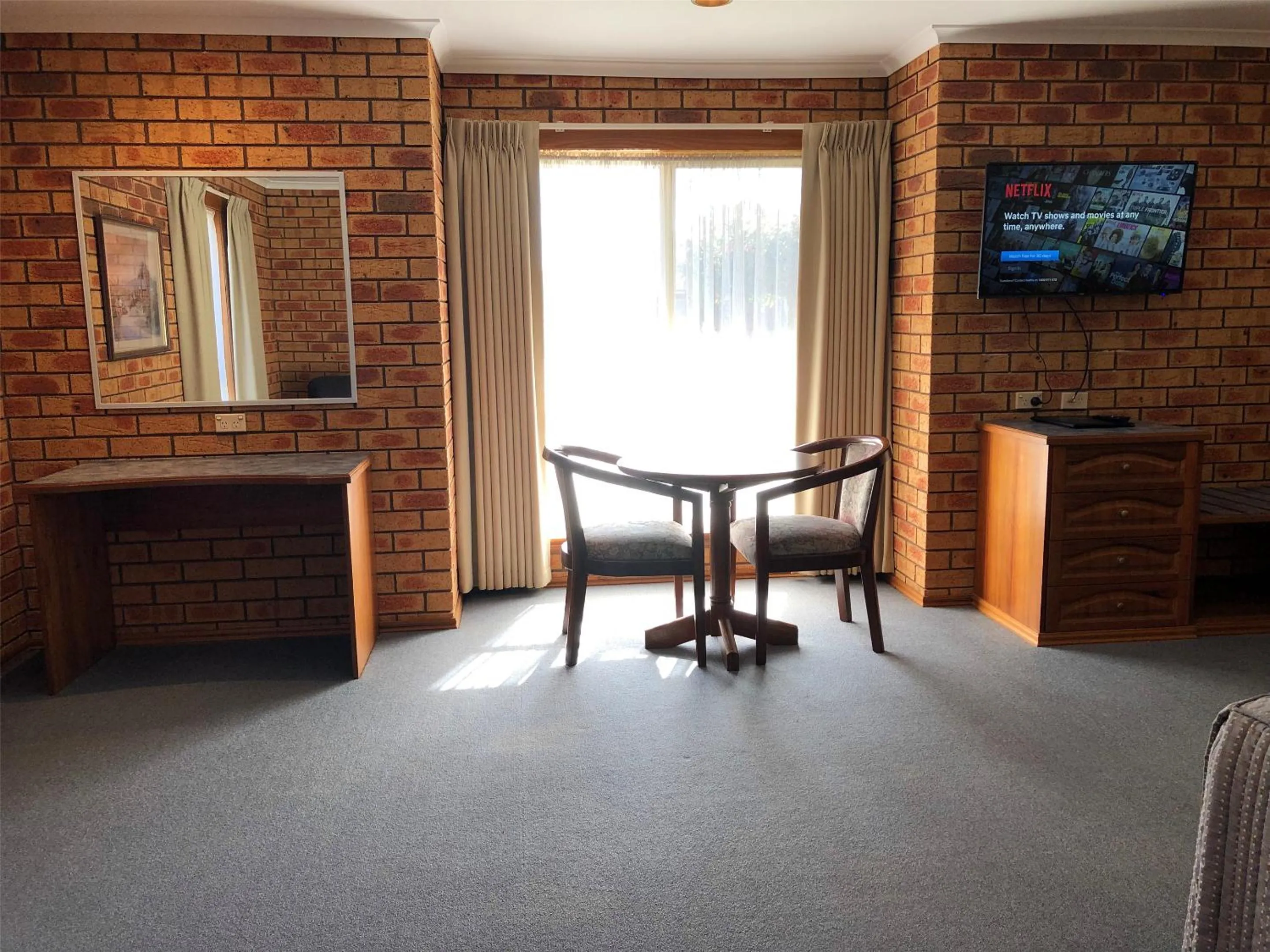 Living room in Victoriana Motor Inn