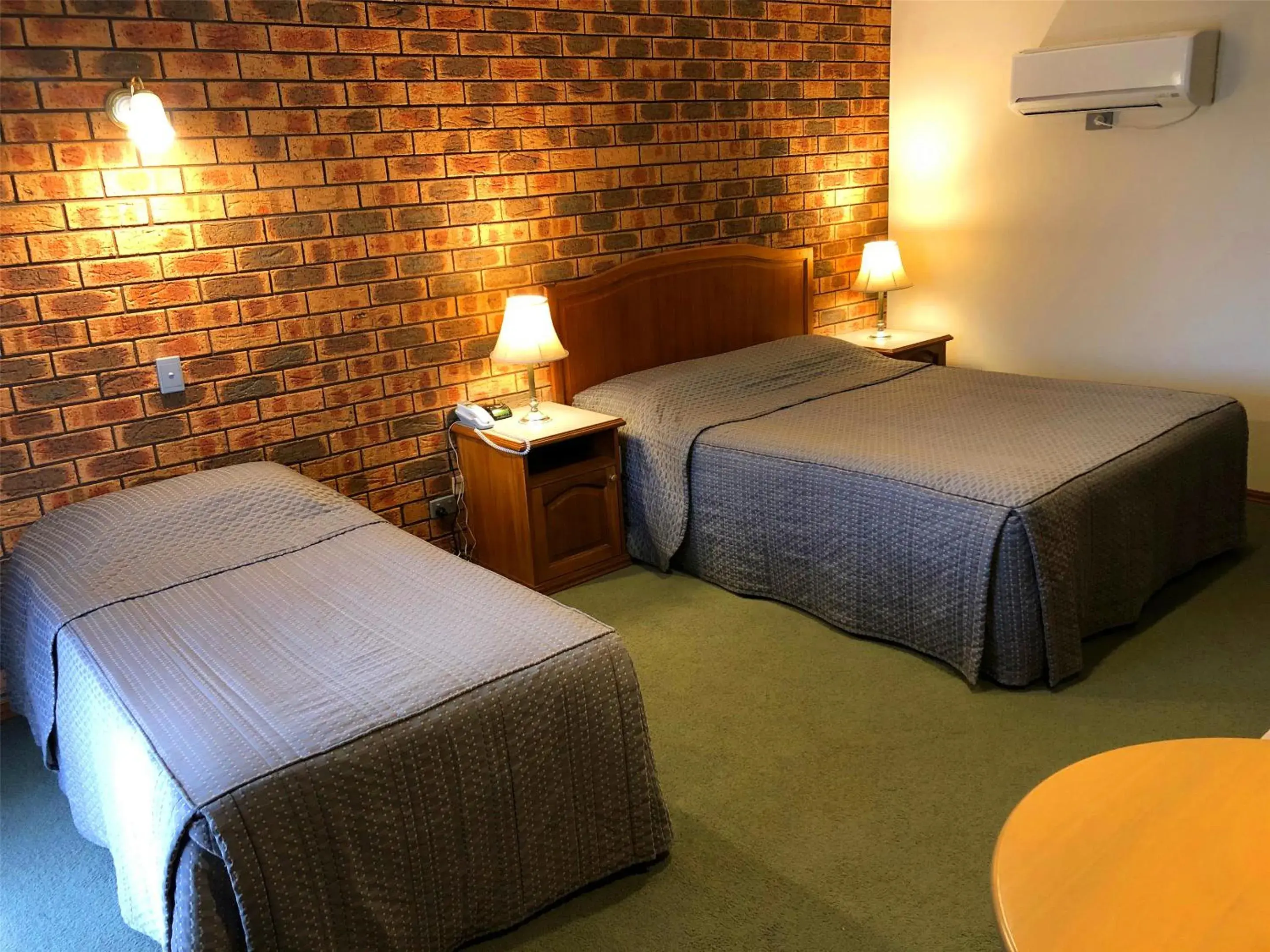 Deluxe Double or Twin Room with Spa Bath - single occupancy in Victoriana Motor Inn Deluxe Double or Twin Room with Spa Bath - single occupancy in Victoriana Motor Inn