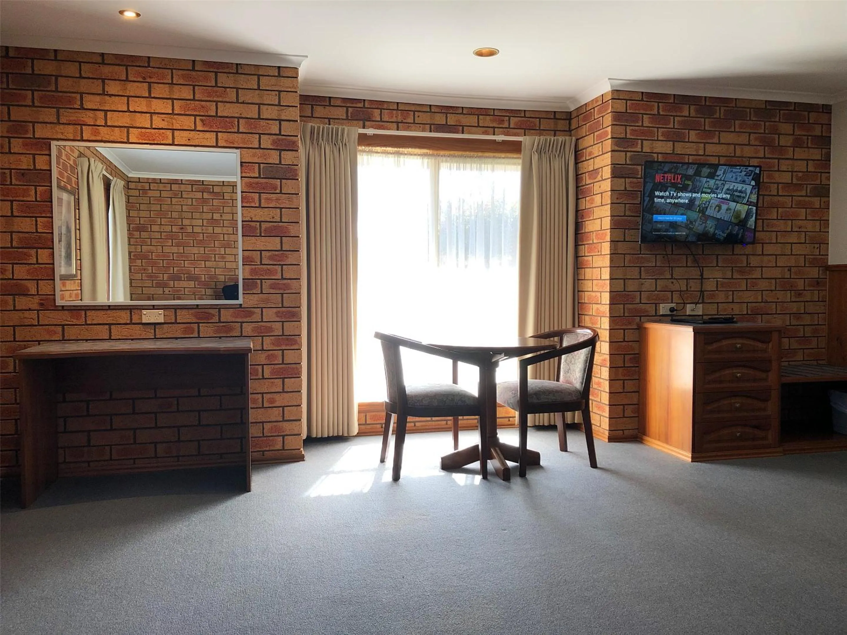 TV and multimedia in Victoriana Motor Inn