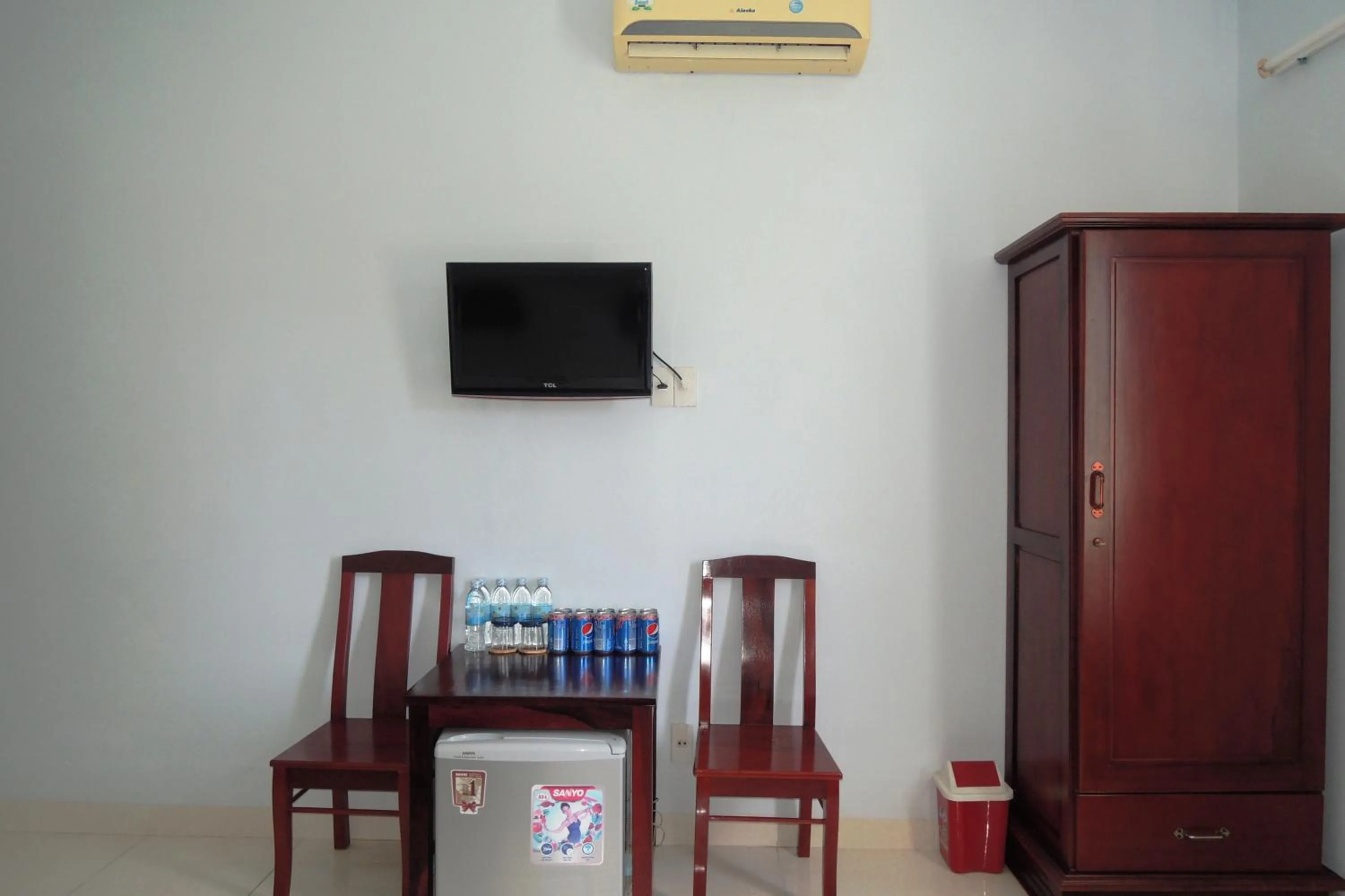 Decorative detail in Quang Nhat Hotel