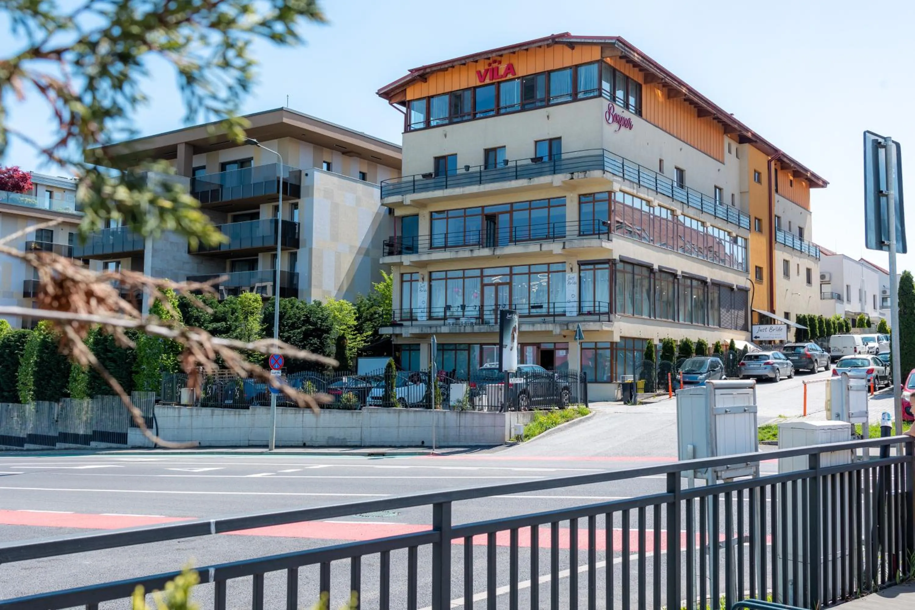 Property building in Apart Hotel Bonjour Cluj