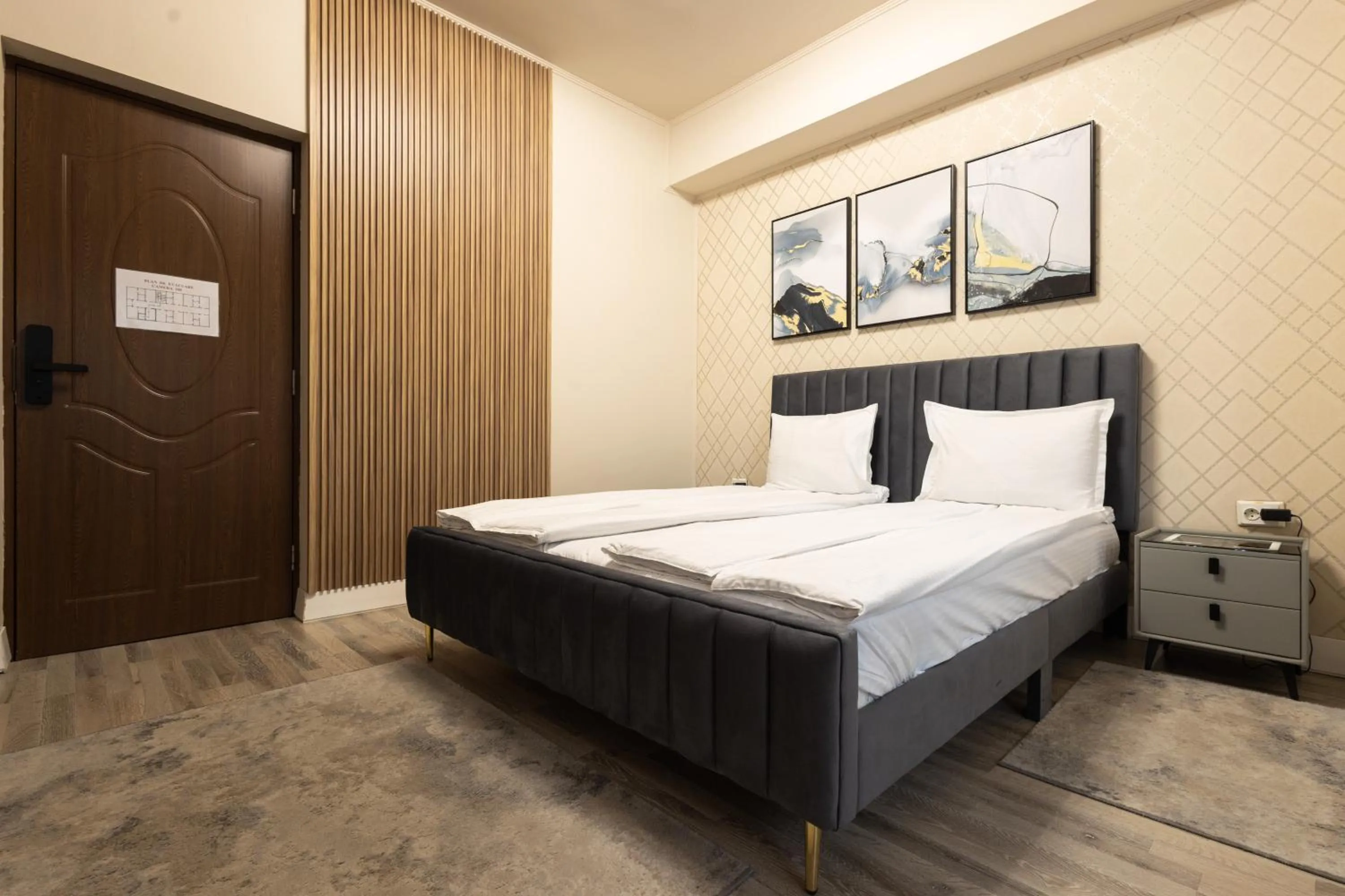 Bed in Apart Hotel Bonjour Cluj