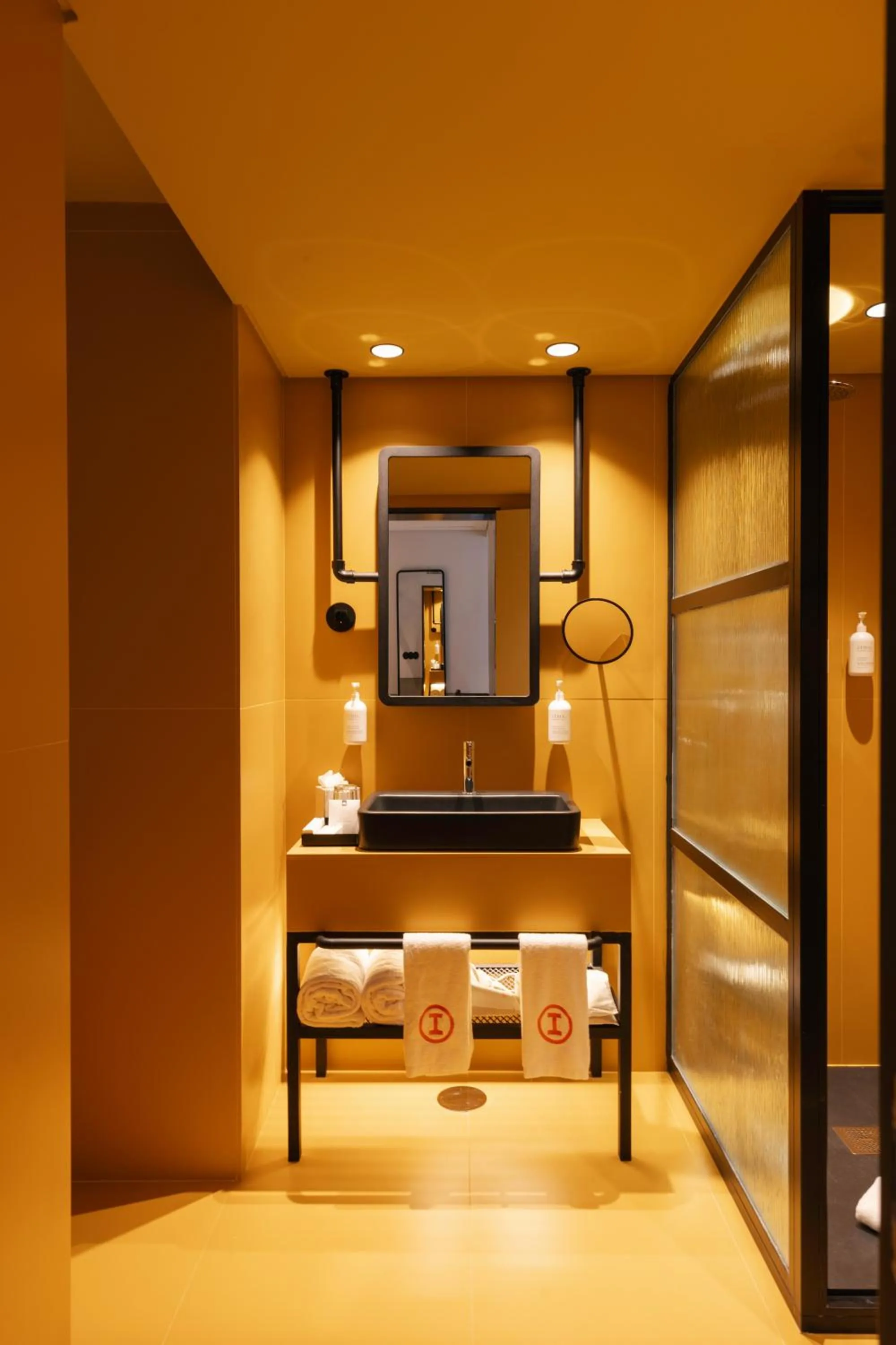 Toilet in Inspira Santos Boutique Hotel