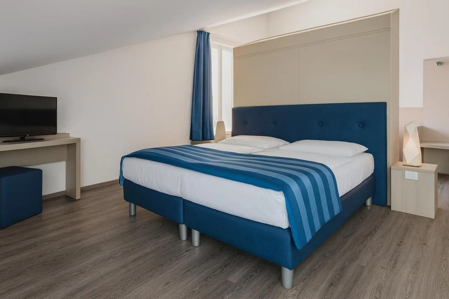 Bedroom, Bed in Hotel Benacus Panoramic