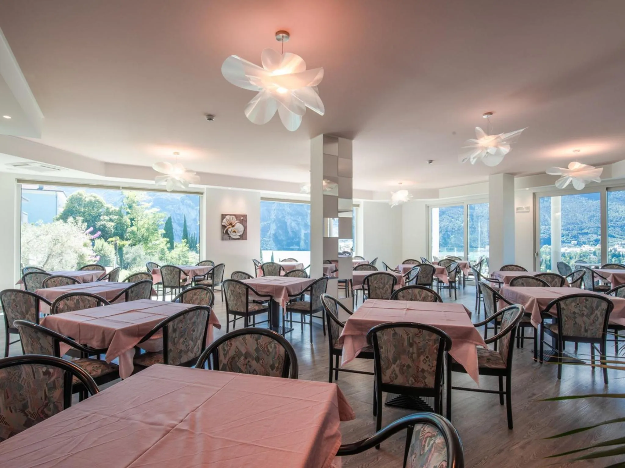 Lounge or bar in Hotel Benacus Panoramic