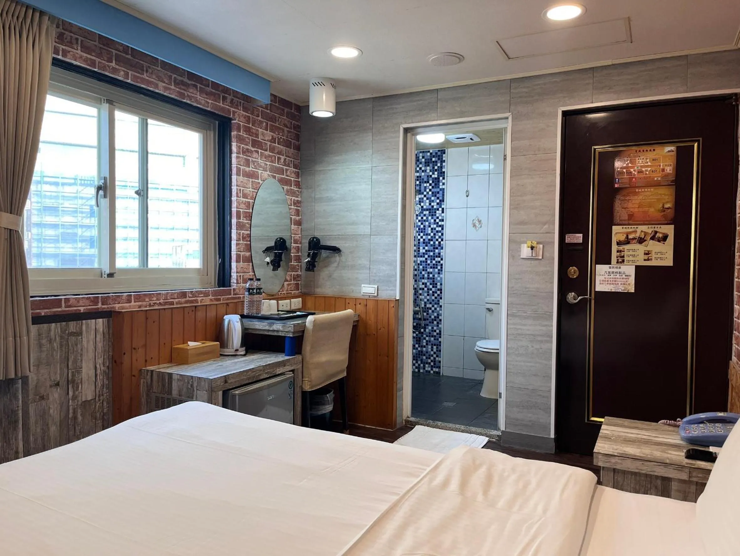 Toilet, Bed in Bin Chen Business Hotel