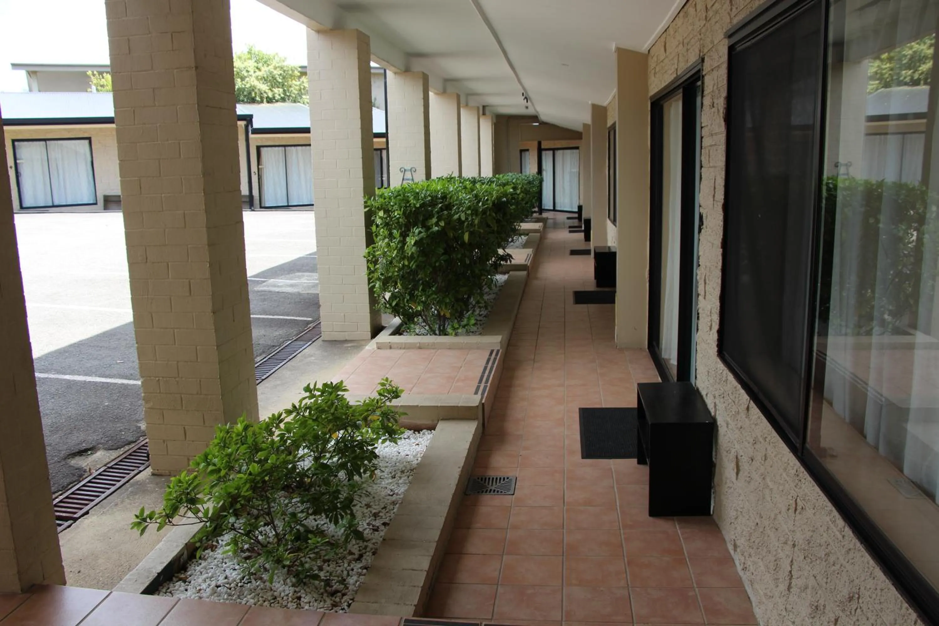 Facade/entrance in The Pioneer Way Motel