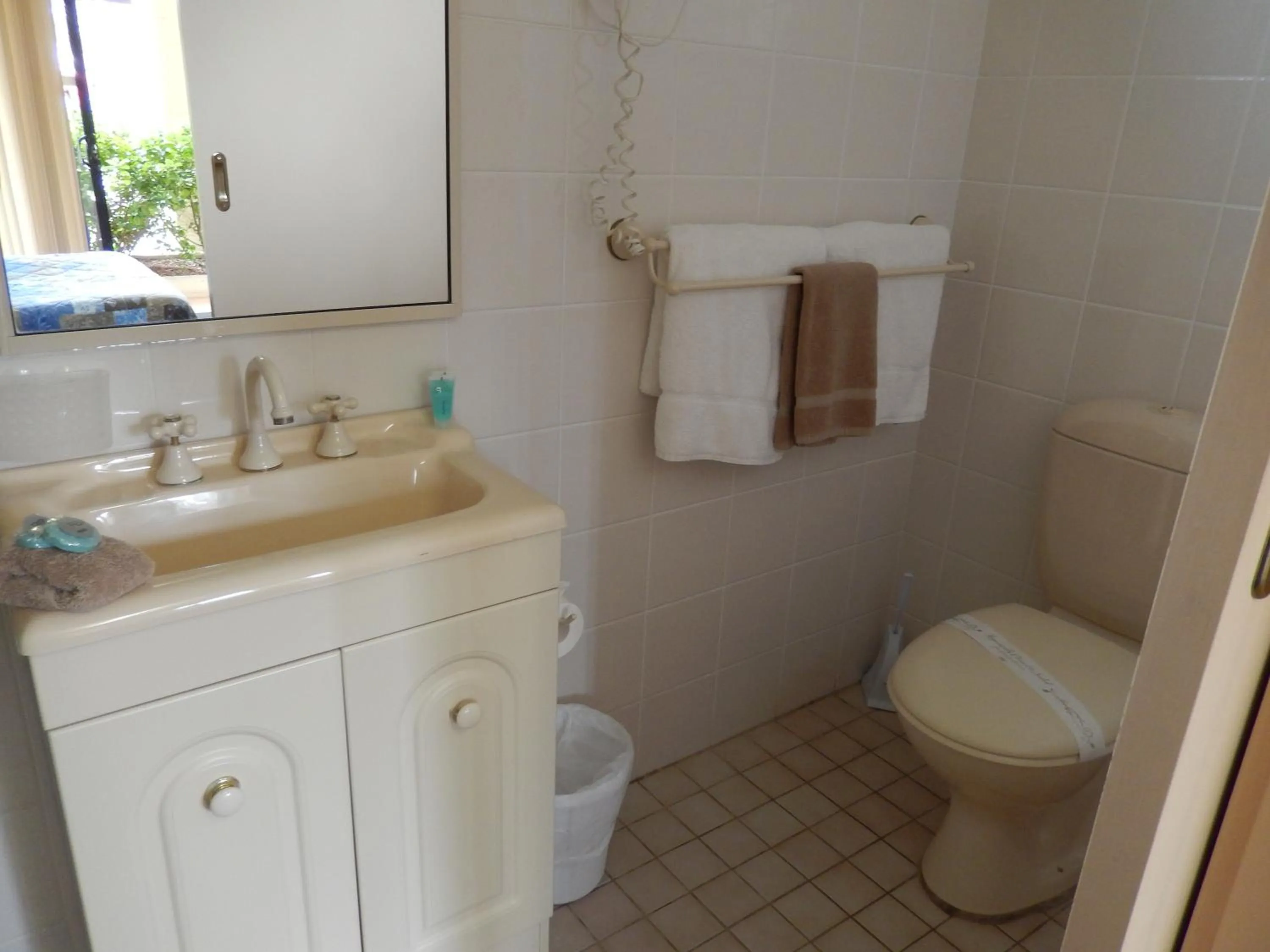 Bathroom in The Pioneer Way Motel