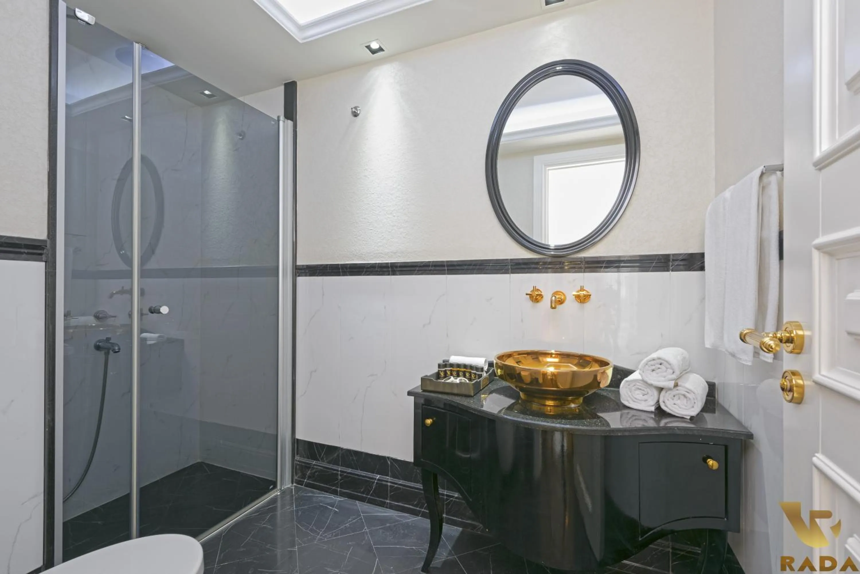 Toilet in Onkel Rada Apart Hotel