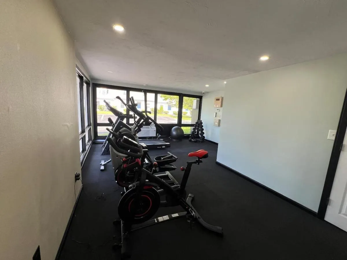Fitness centre/facilities in Harborside Suites