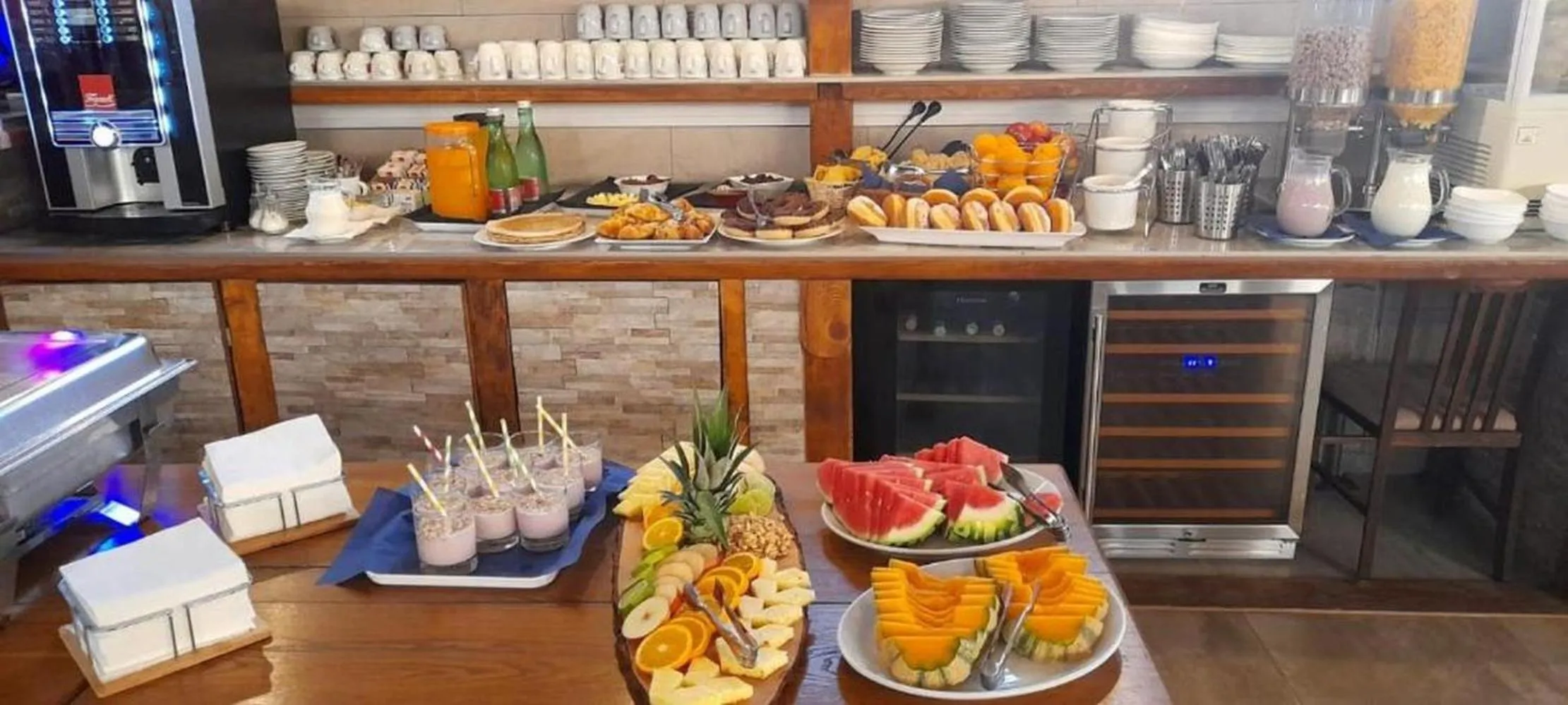 Food and drinks in Aparthotel Plat