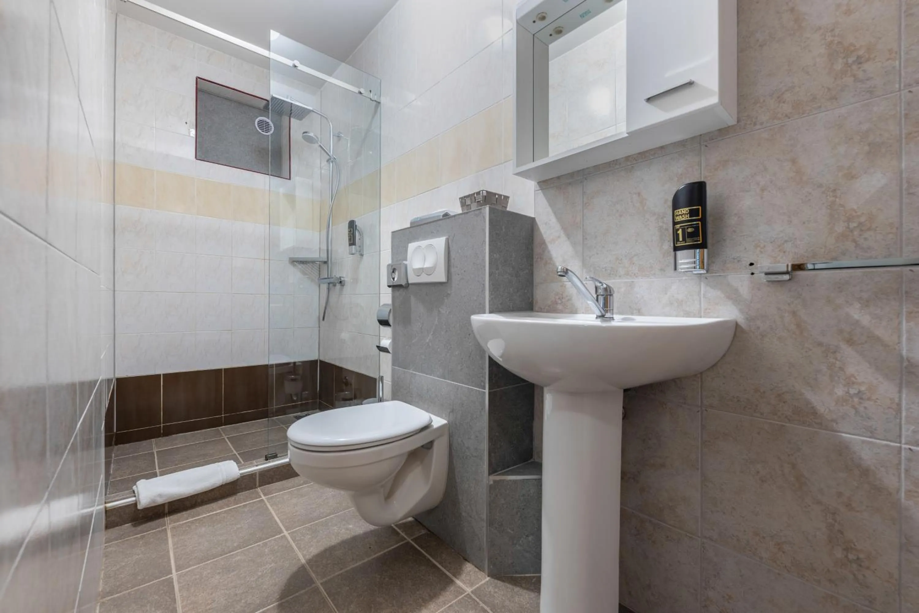 Shower in Aparthotel Plat