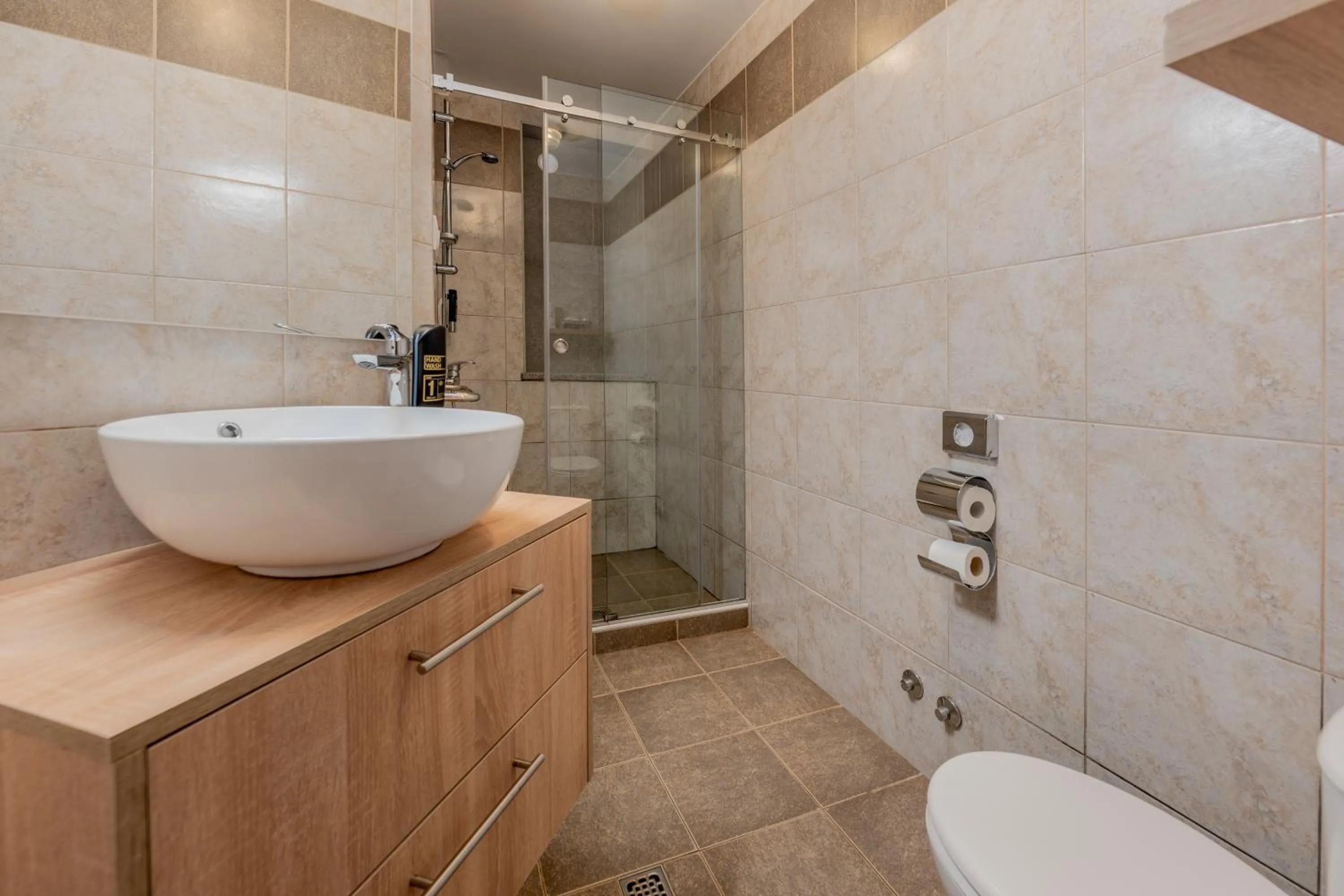 Shower in Aparthotel Plat