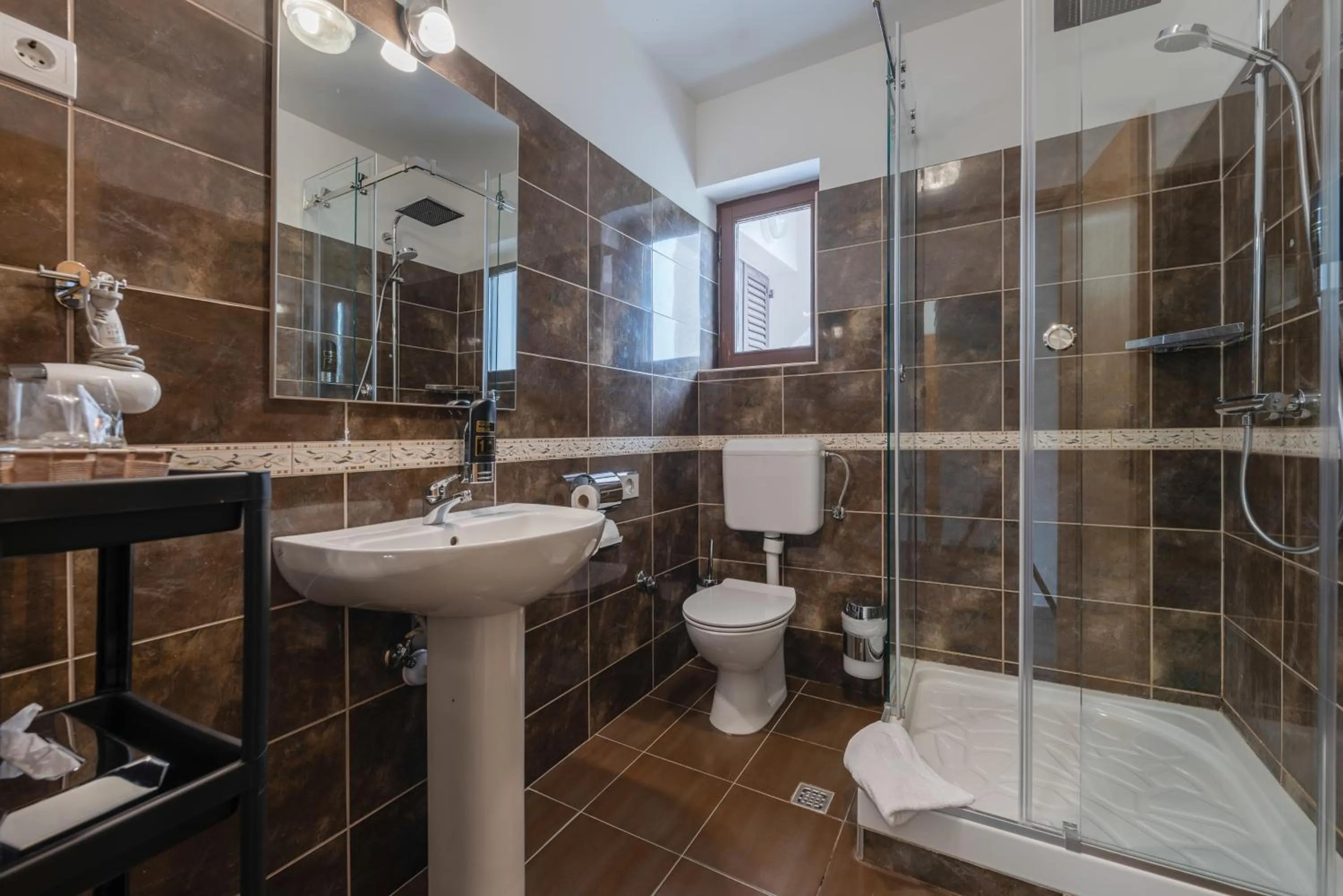 Shower in Aparthotel Plat