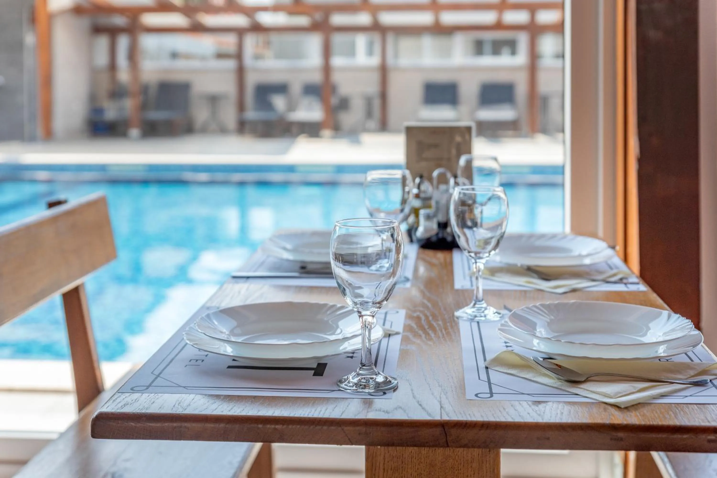 Food and drinks in Aparthotel Plat