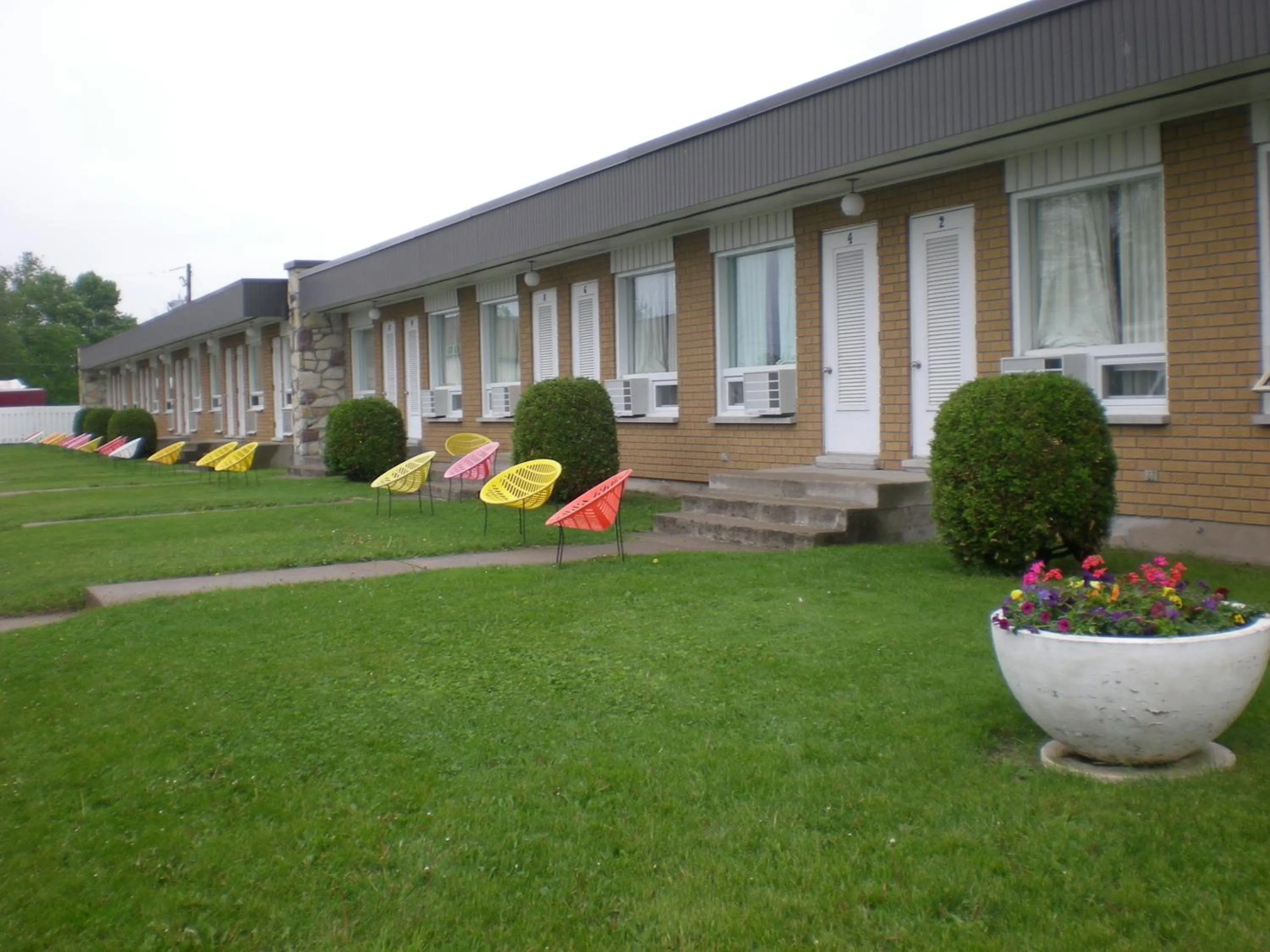 Property building in Motel Vaudreuil