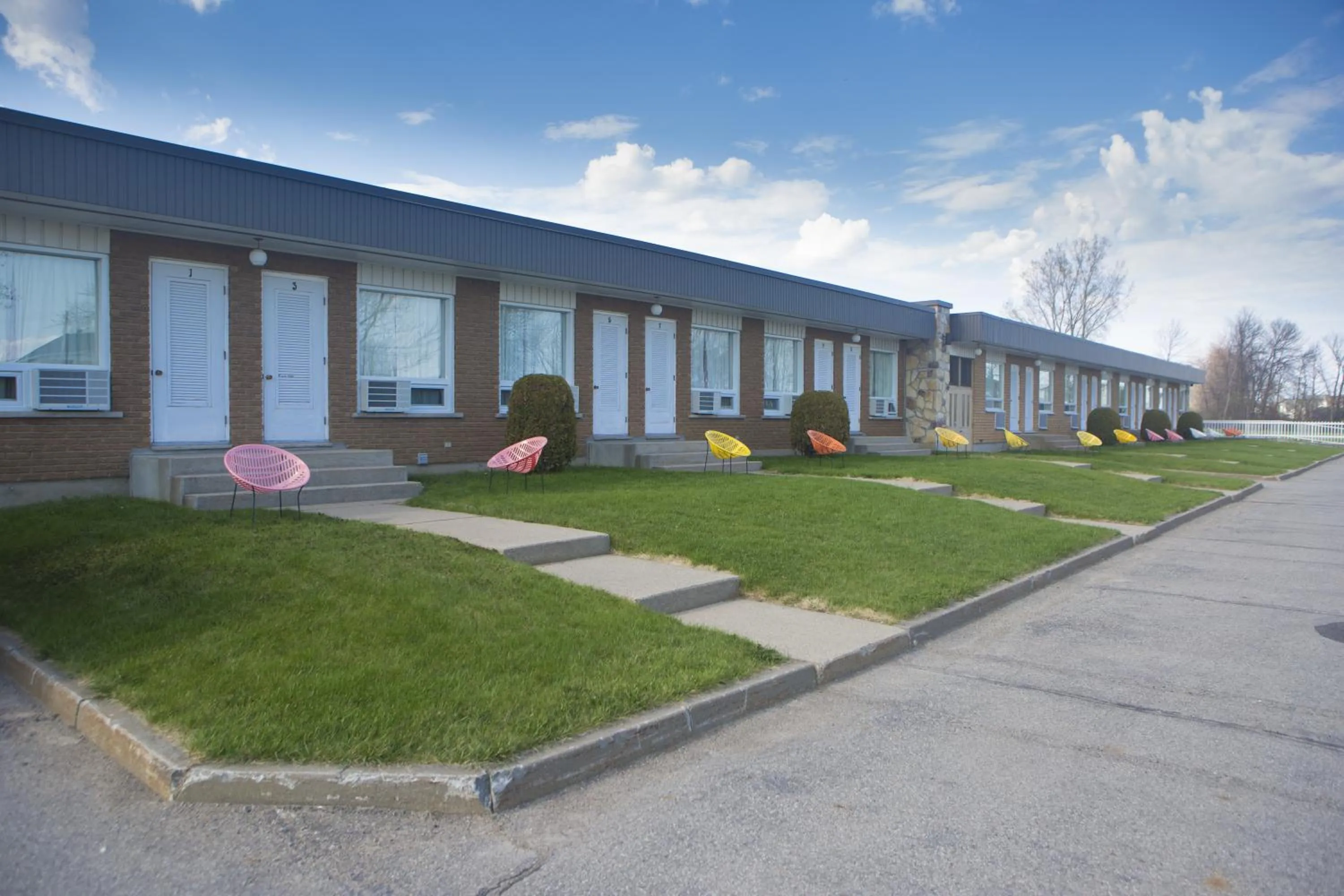 Property building in Motel Vaudreuil
