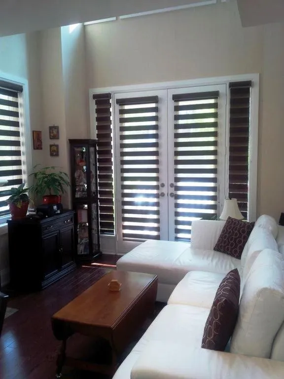 Living room, Bed in Luxury Home - Upper Toronto Beaches