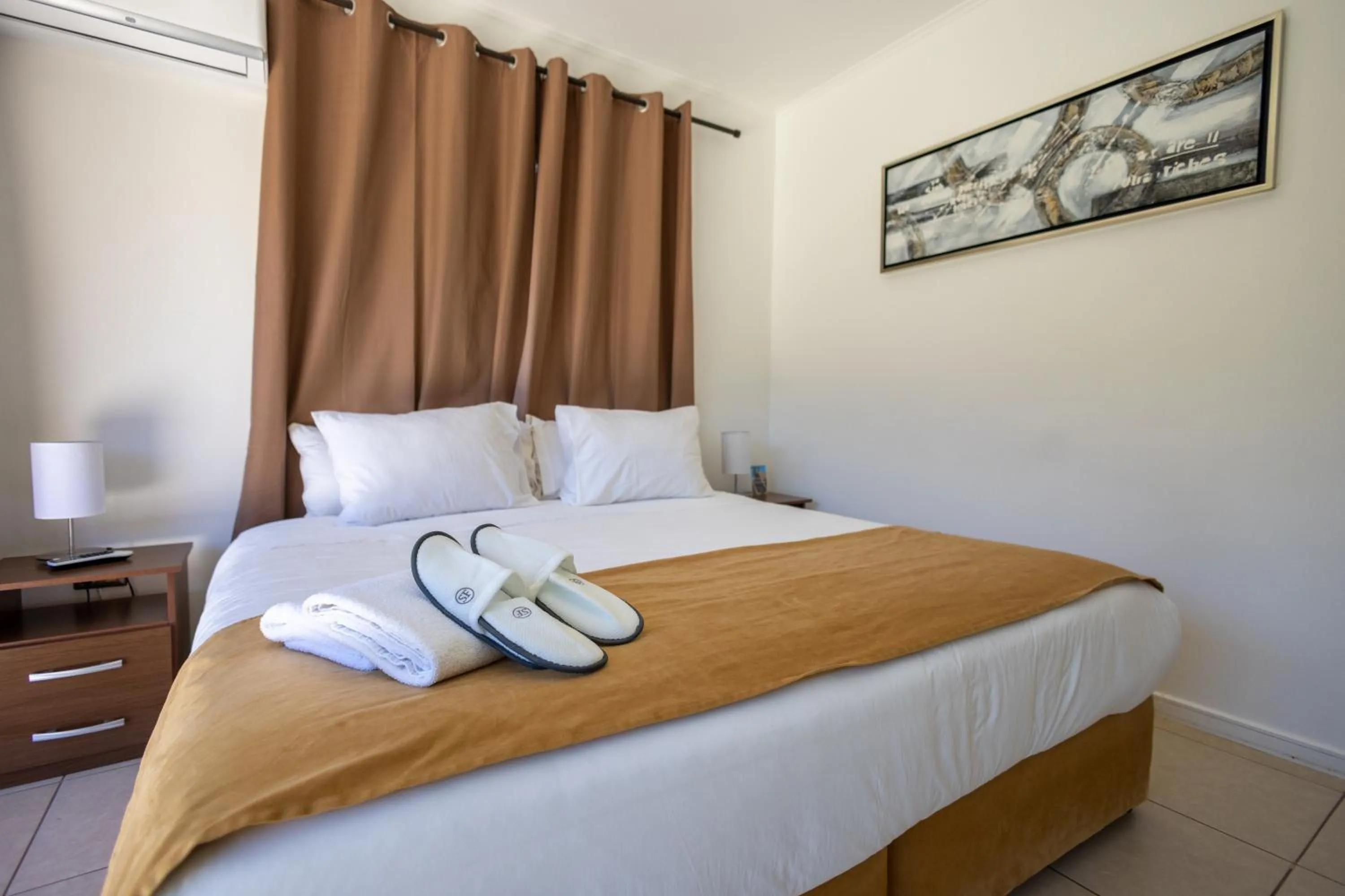 Bed in San Francisco Lodge