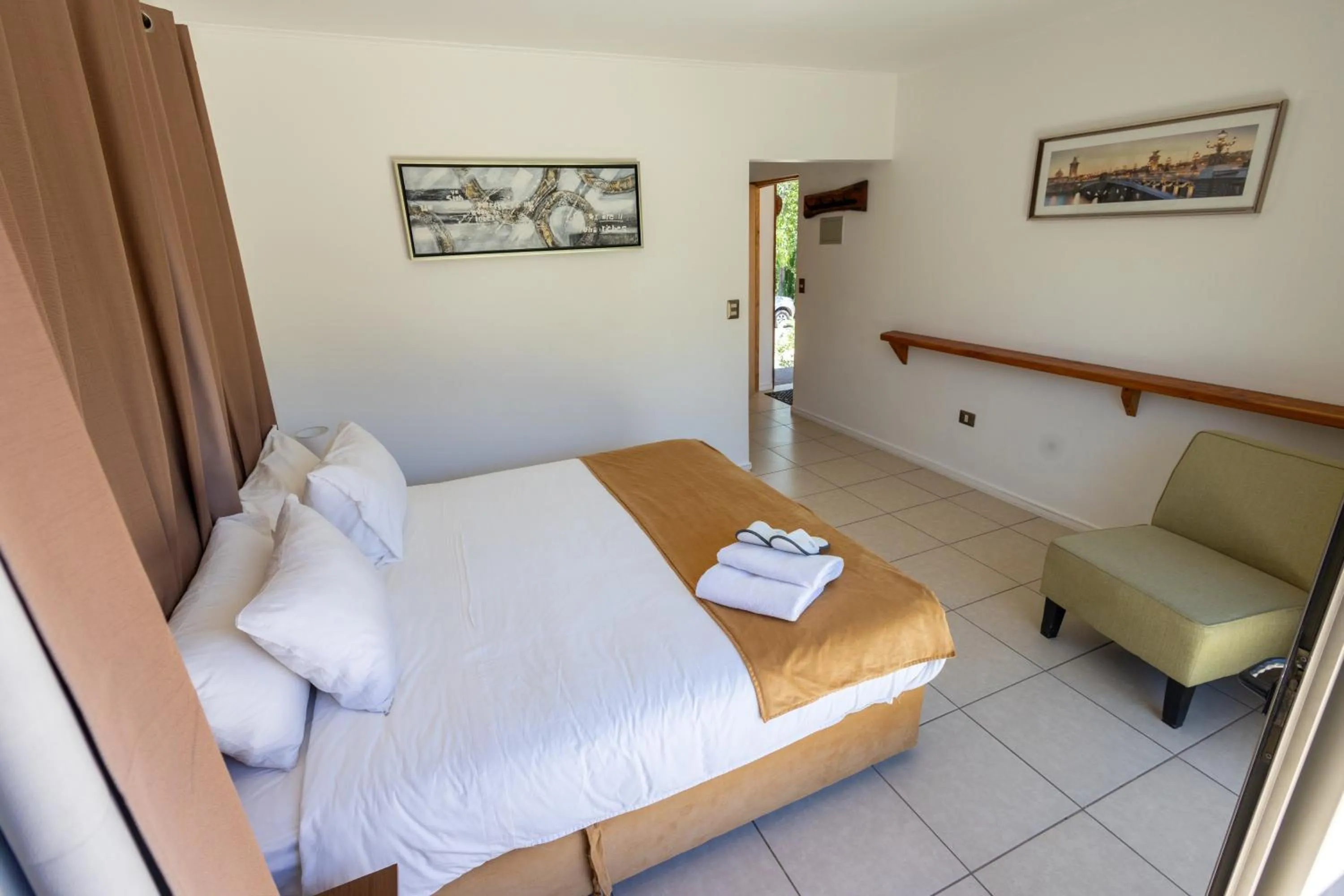 Bed in San Francisco Lodge