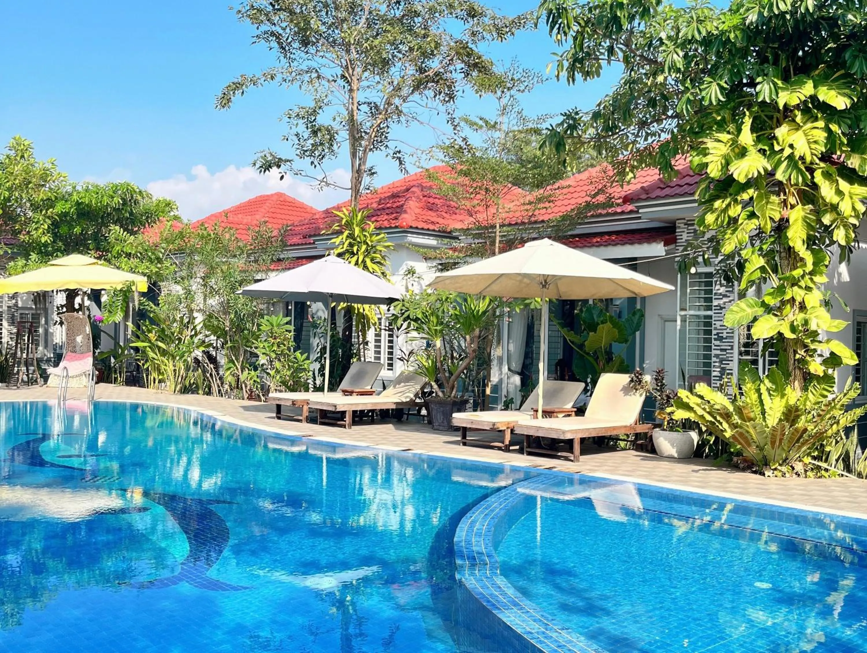 Swimming pool in Kampot Orkide Boutique