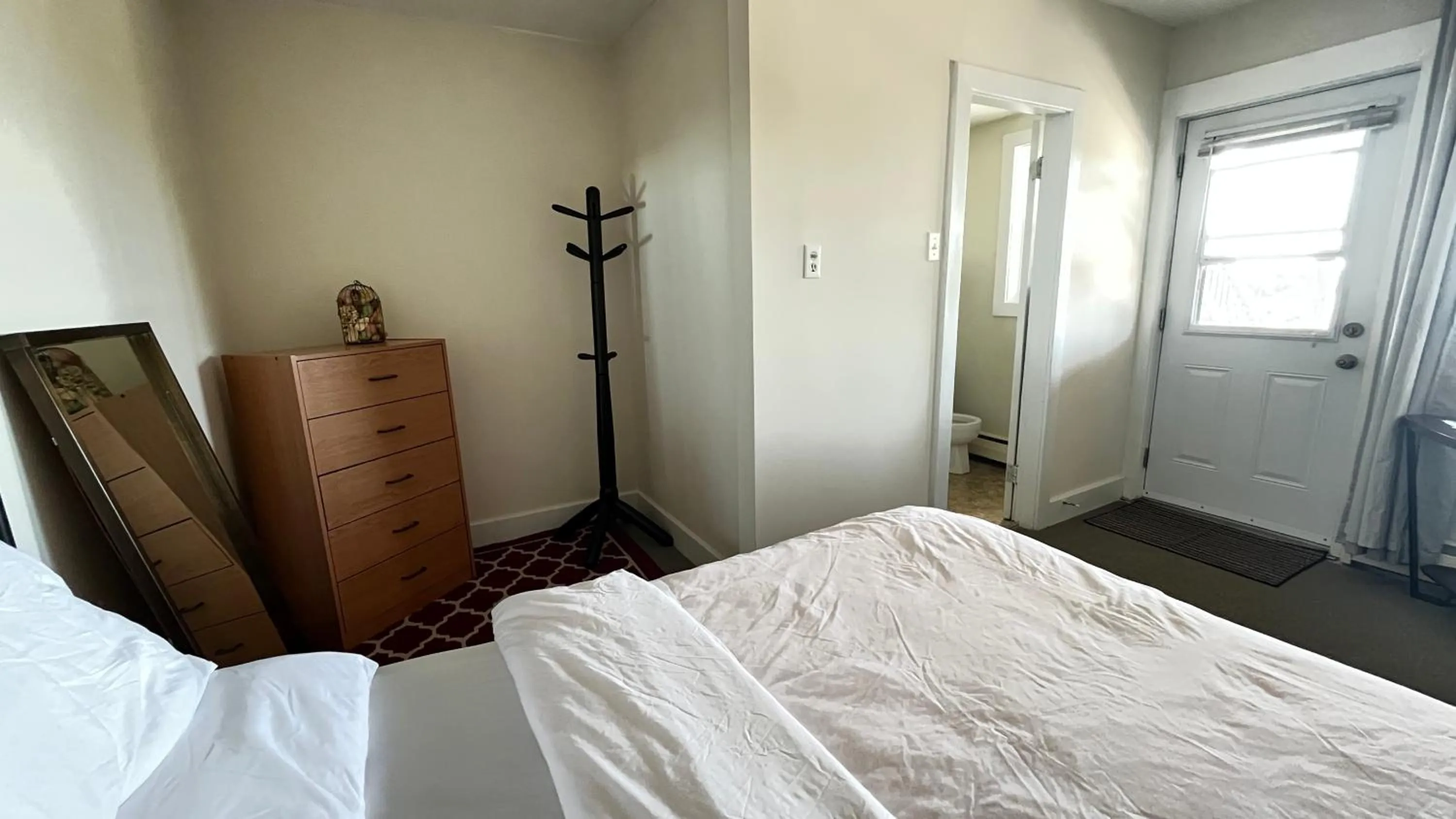 Bed in Admiral's Quay Motel & Suites