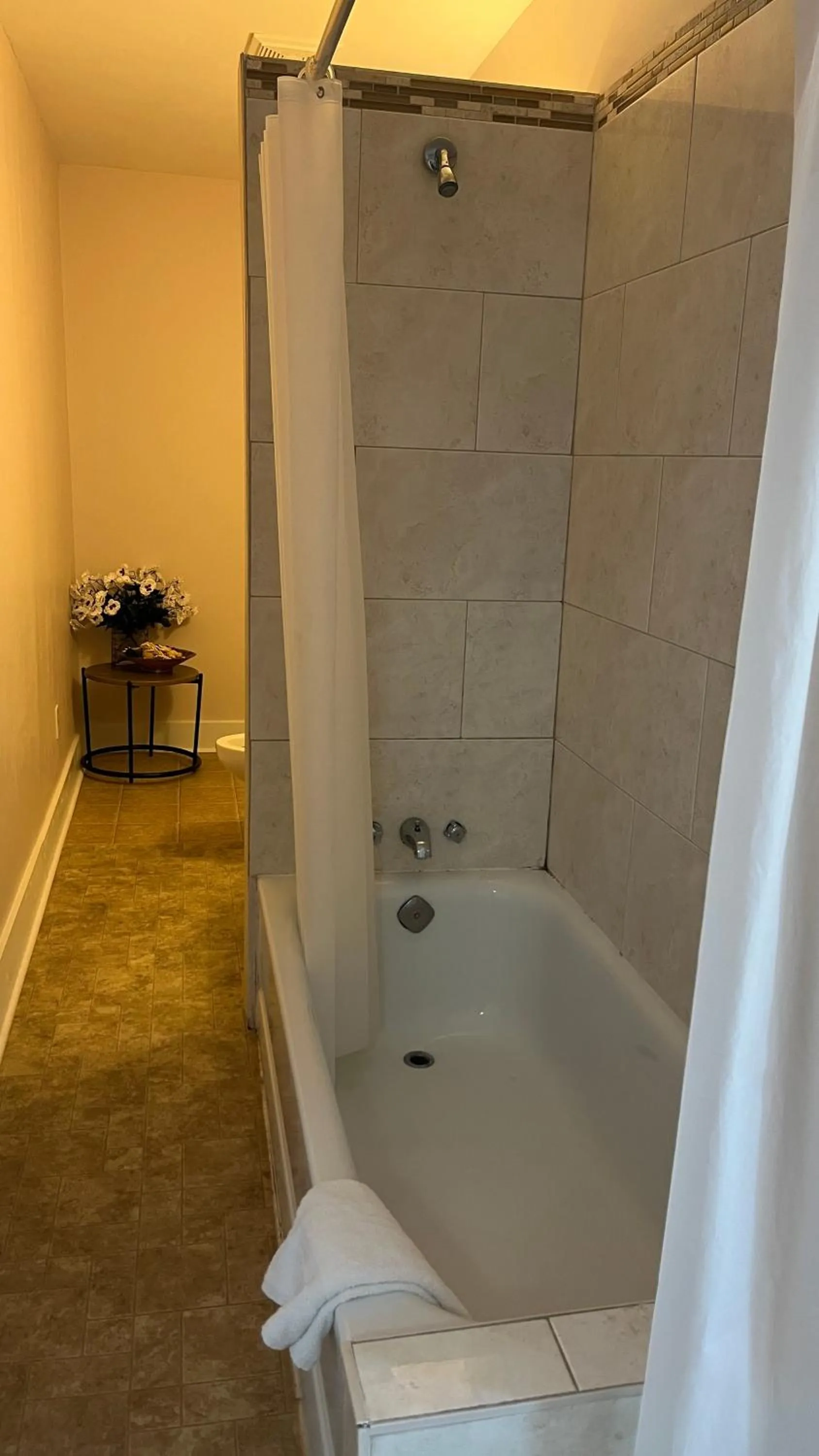 Admiral's Quay Motel & Suites