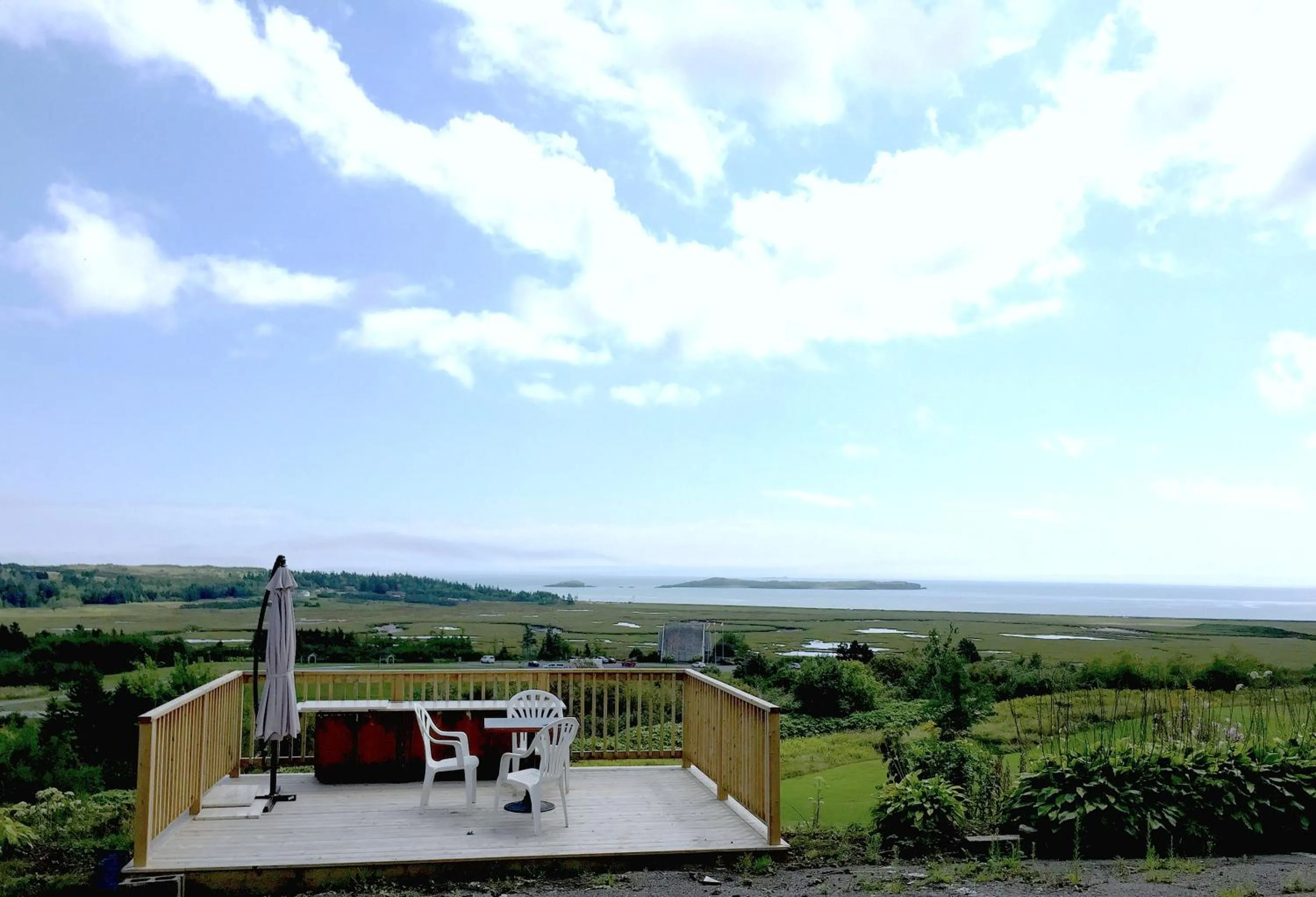 Patio in Admiral's Quay Motel & Suites