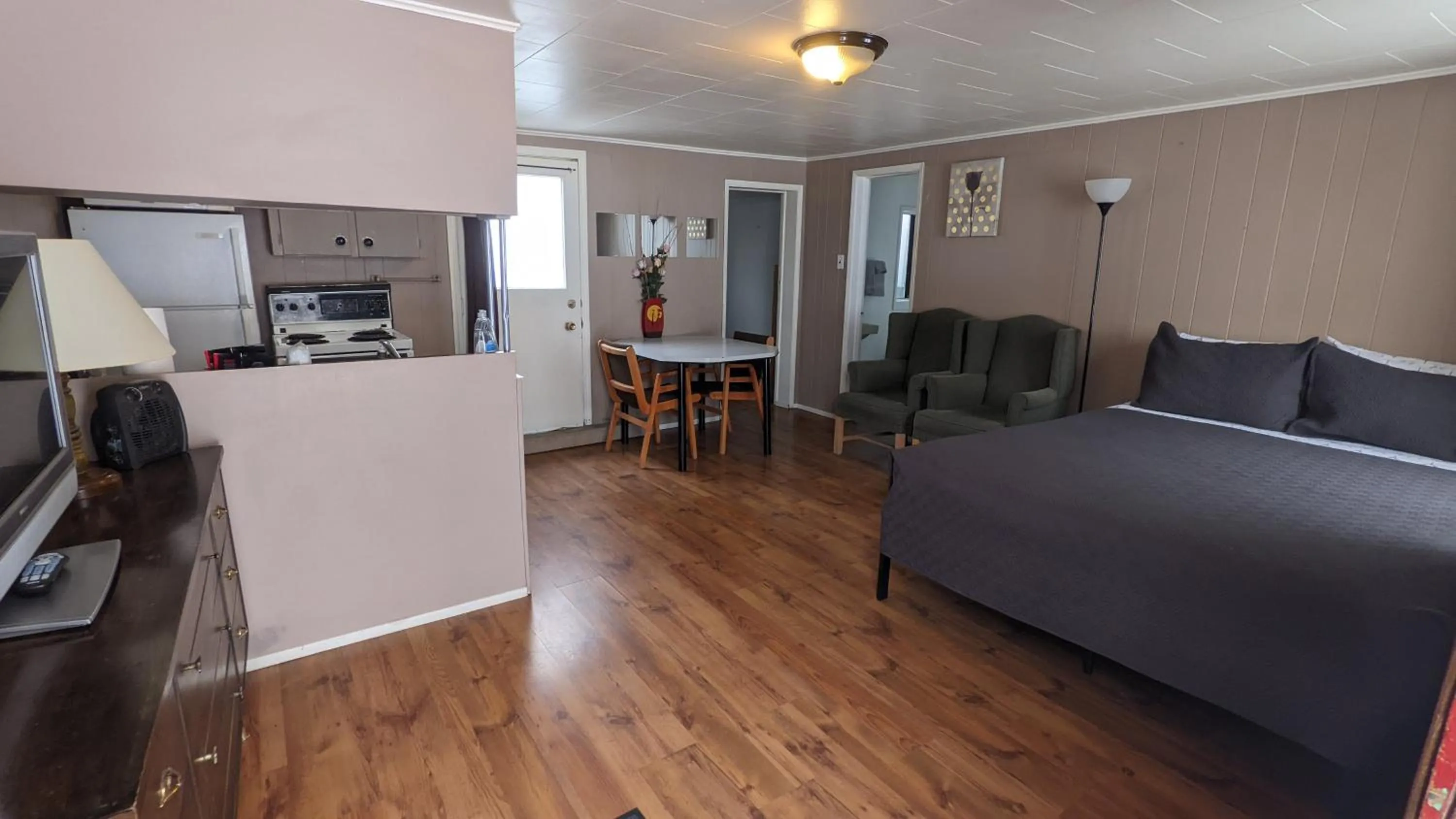 Deerview Lodge & Cabins - Princeton BC