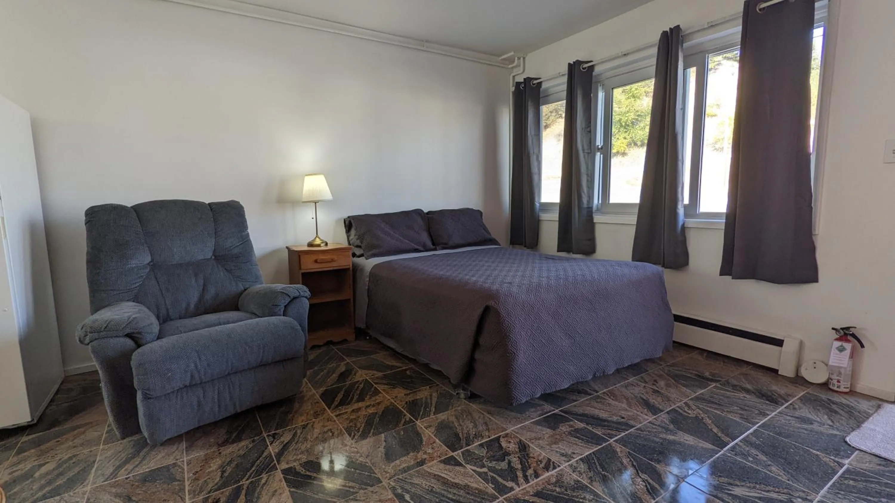 Bed in Deerview Lodge & Cabins - Princeton BC