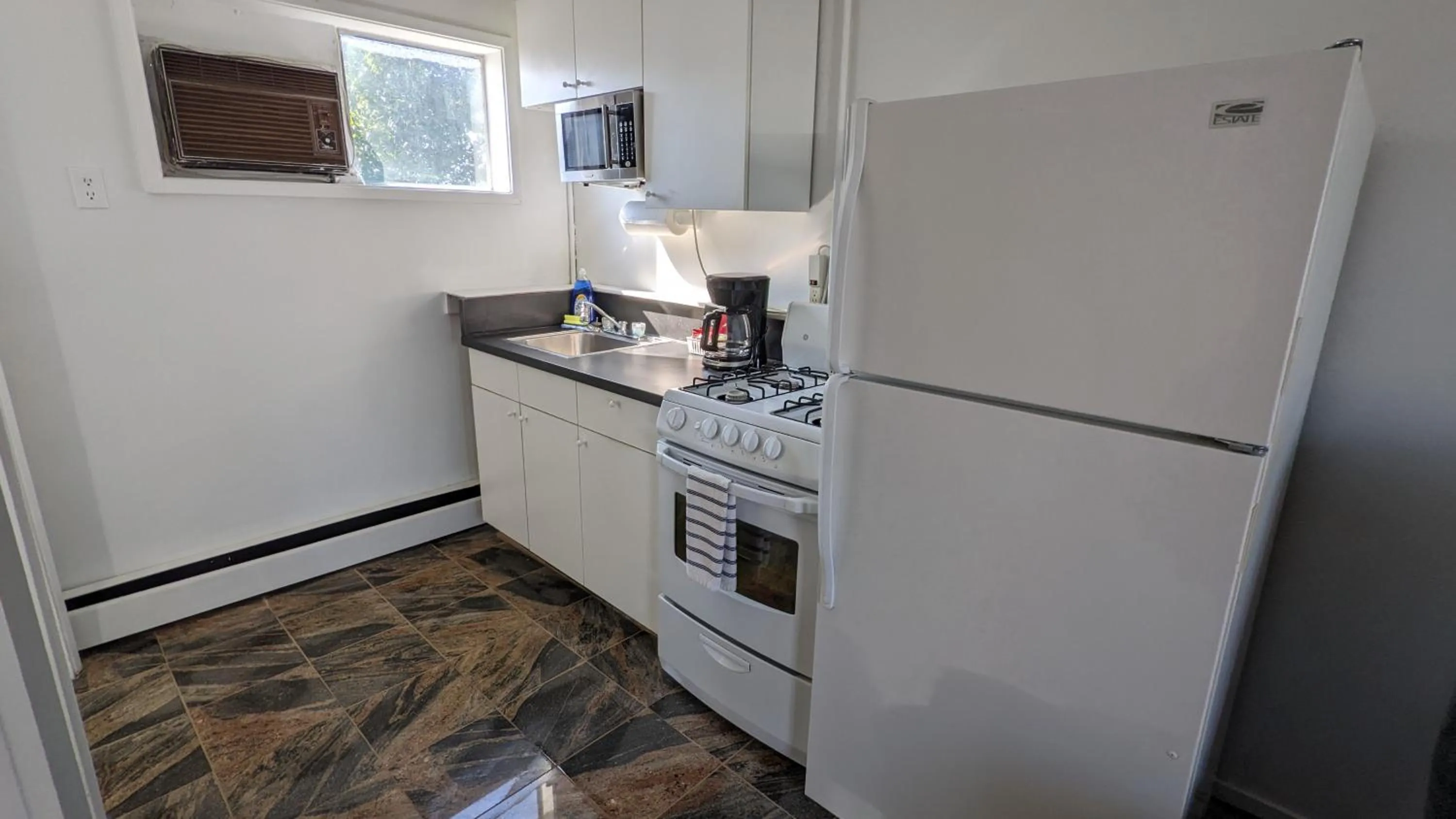 Deerview Lodge & Cabins - Princeton BC