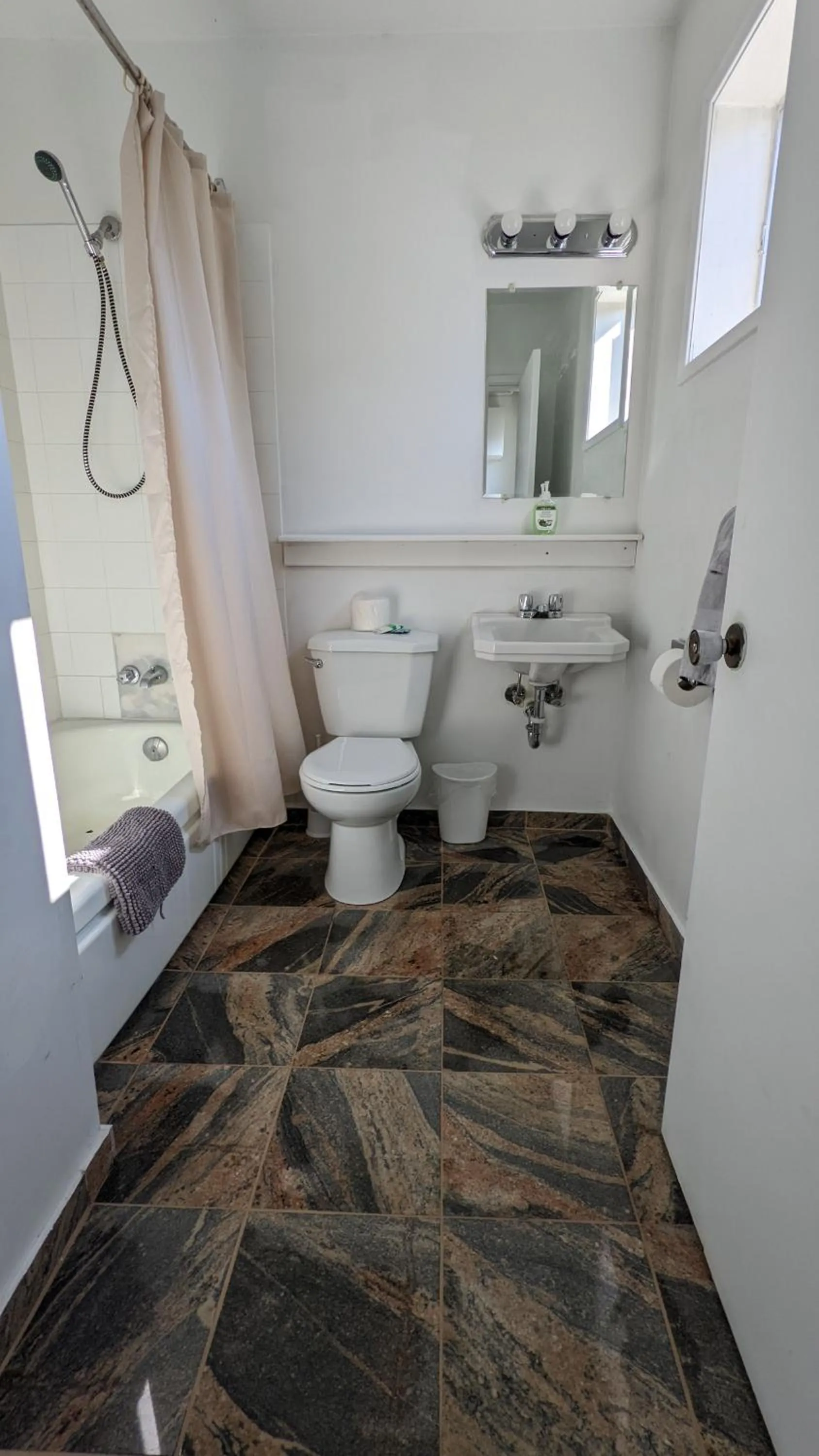 Deerview Lodge & Cabins - Princeton BC