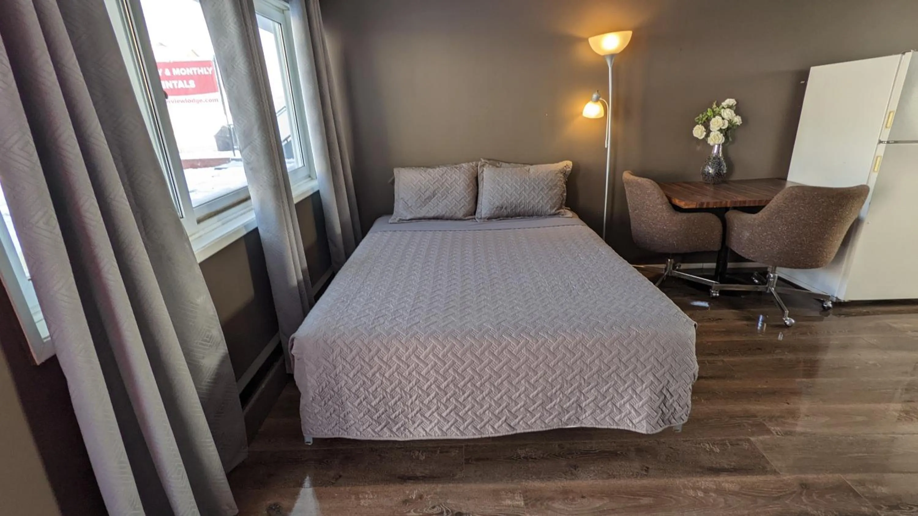 Bed in Deerview Lodge & Cabins - Princeton BC