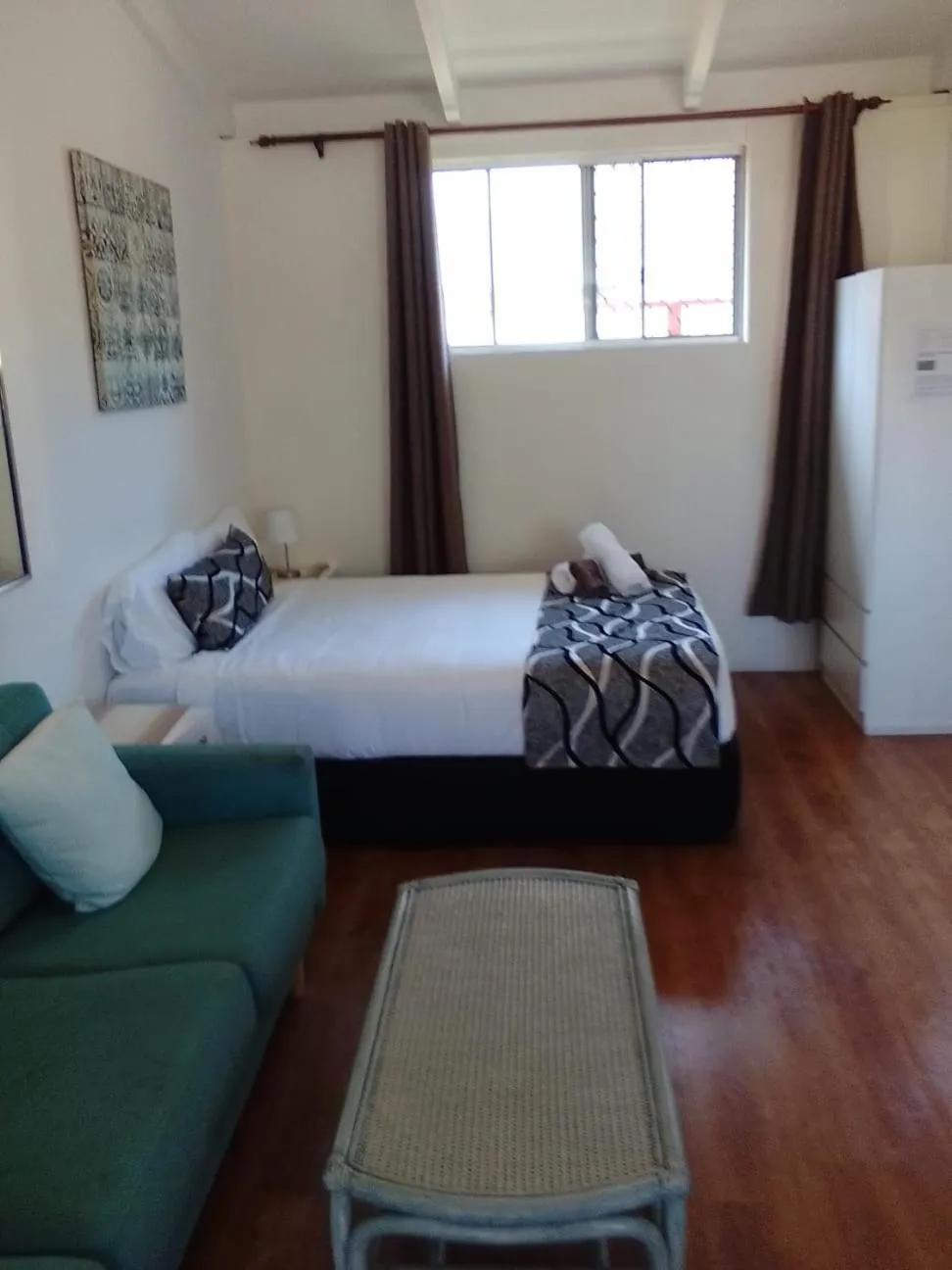 Garden view, Bed in Forster and Wallis Lake Motel