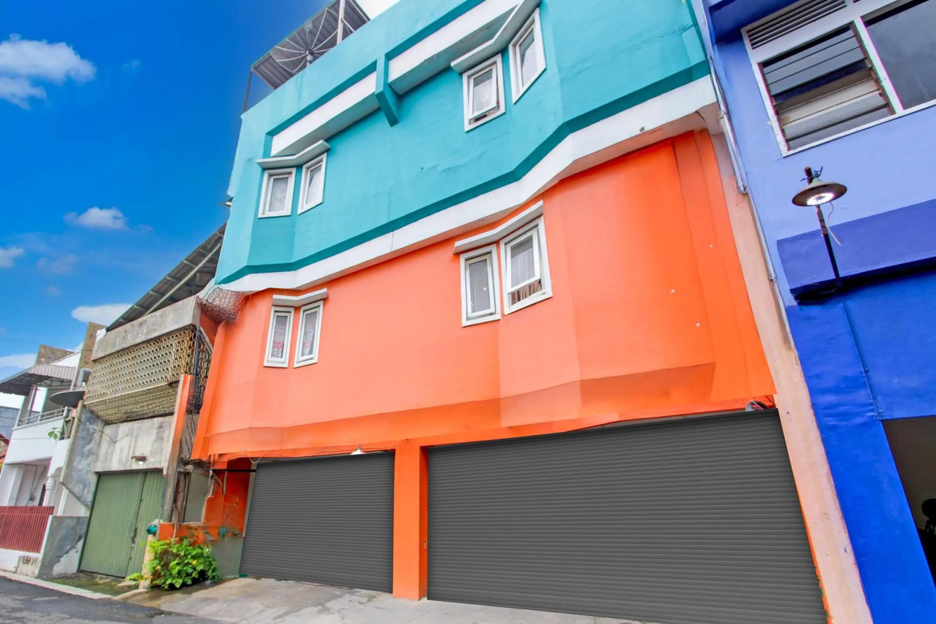 Facade/entrance in Hotel O Semarang near Kota Lama Semarang formerly Kamarkoe Residence