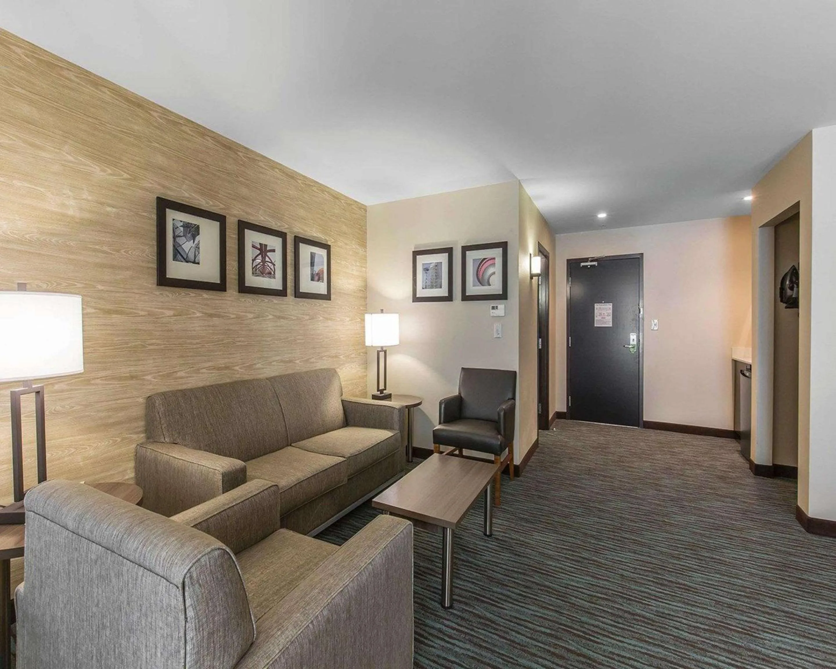 Photo of the whole room in Comfort Inn & Suites Airport North