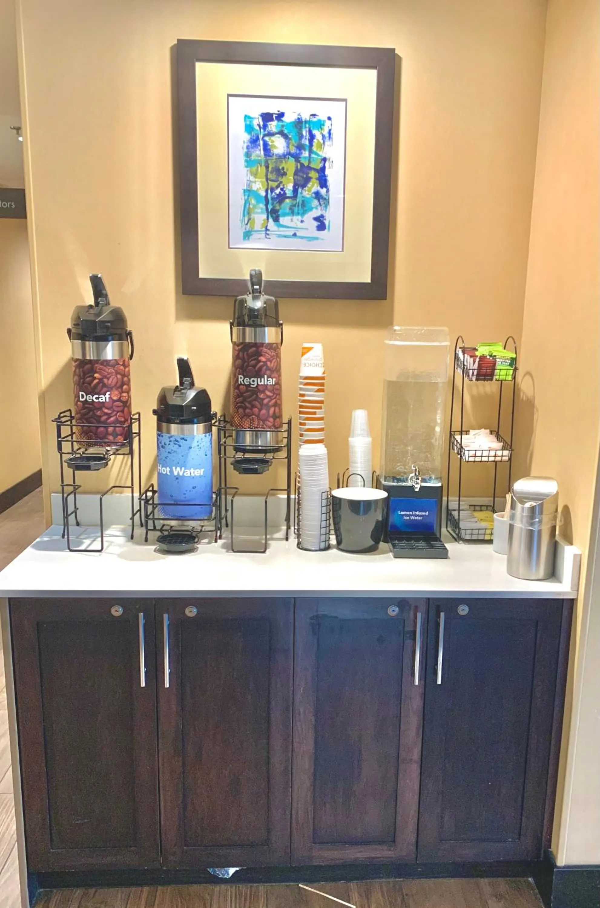 Coffee/tea facilities in Comfort Inn & Suites Airport North