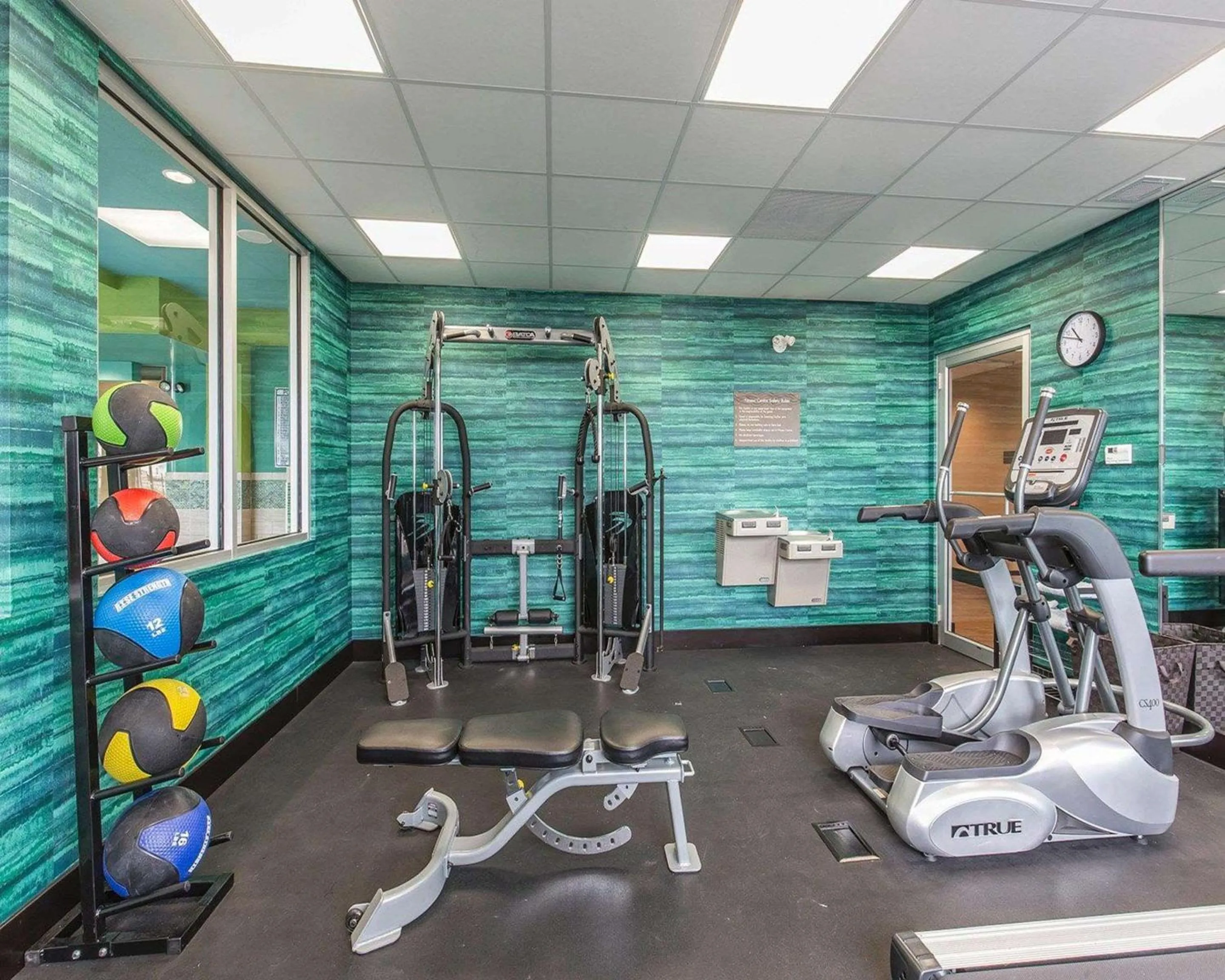 Fitness centre/facilities in Comfort Inn & Suites Airport North
