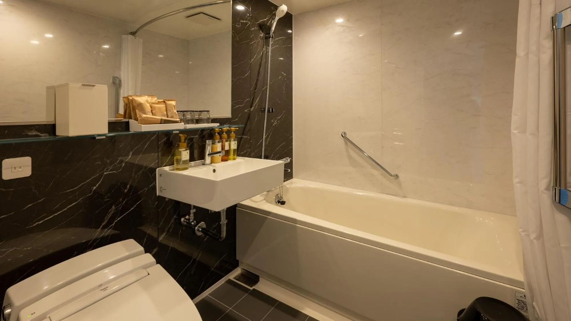 THE HOTEL YAKUSHIMA ocean & forest