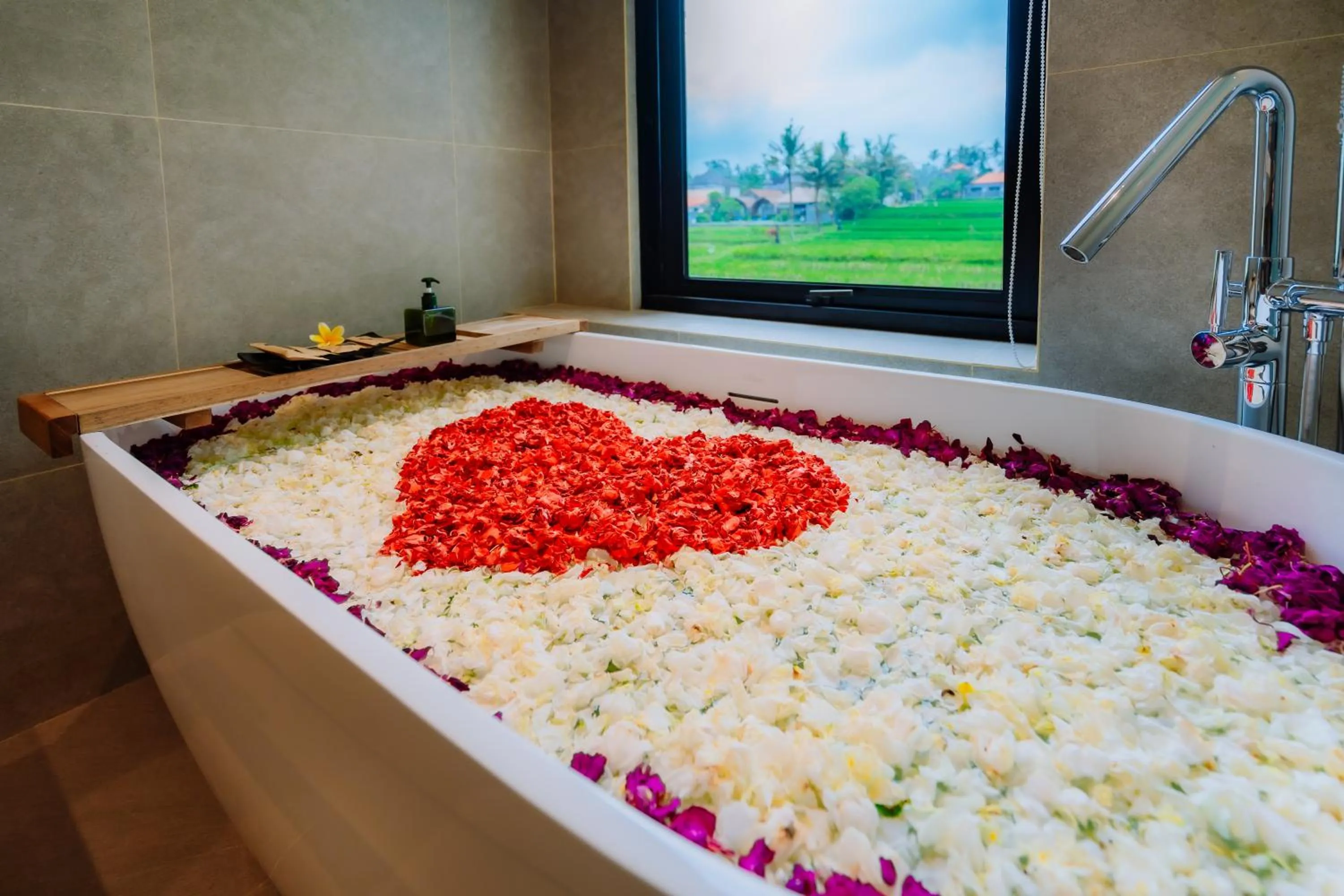 Bath in Big Dragon Villas Ubud