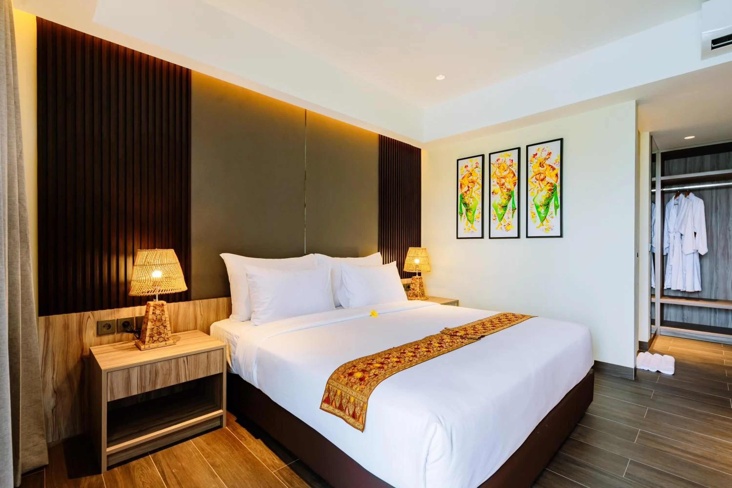 Bed in Big Dragon Villas Ubud